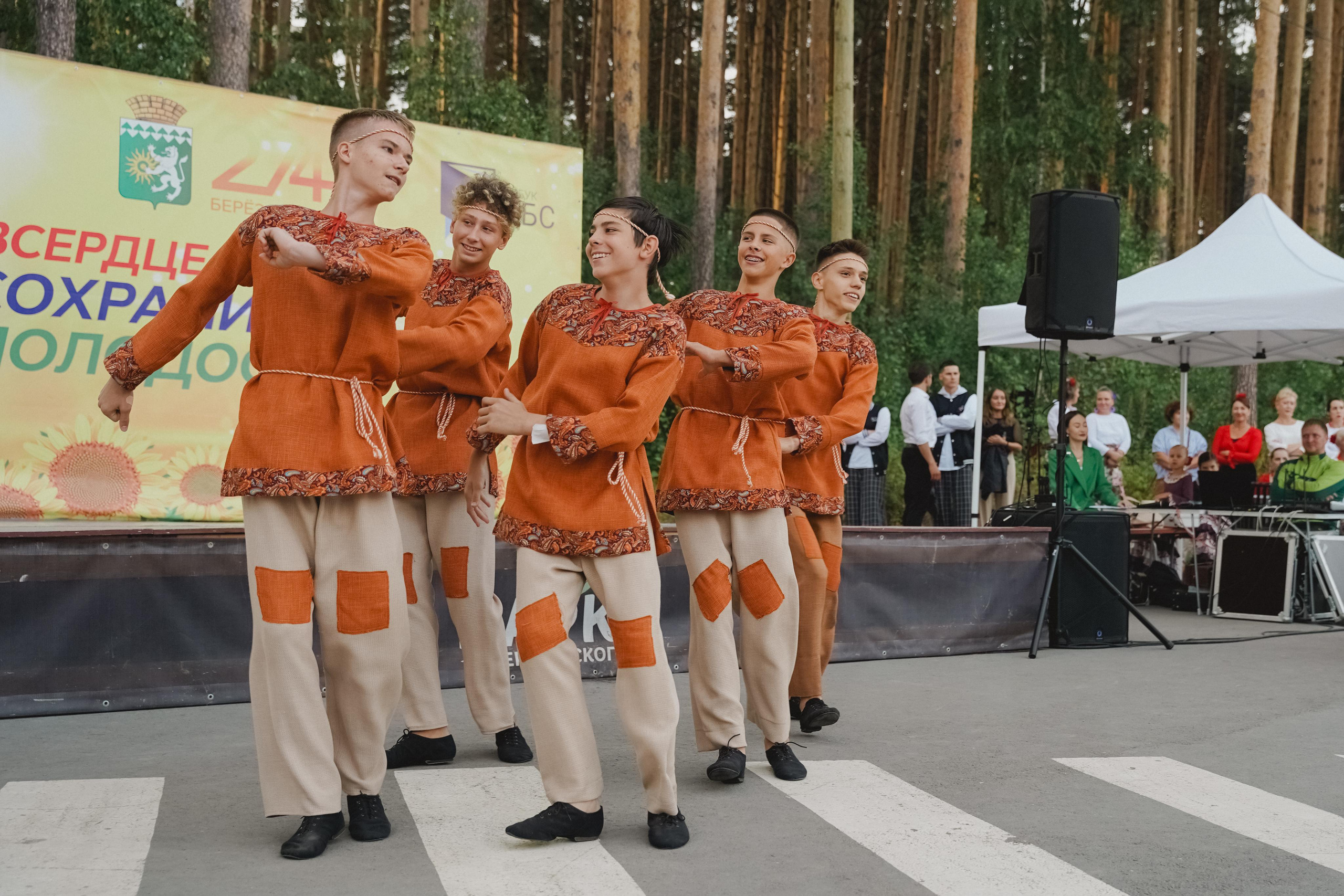 Танцы на тропе. Фотограф в детский сад в Екатеринбурге, выпускные альбомы Юлия Умерова