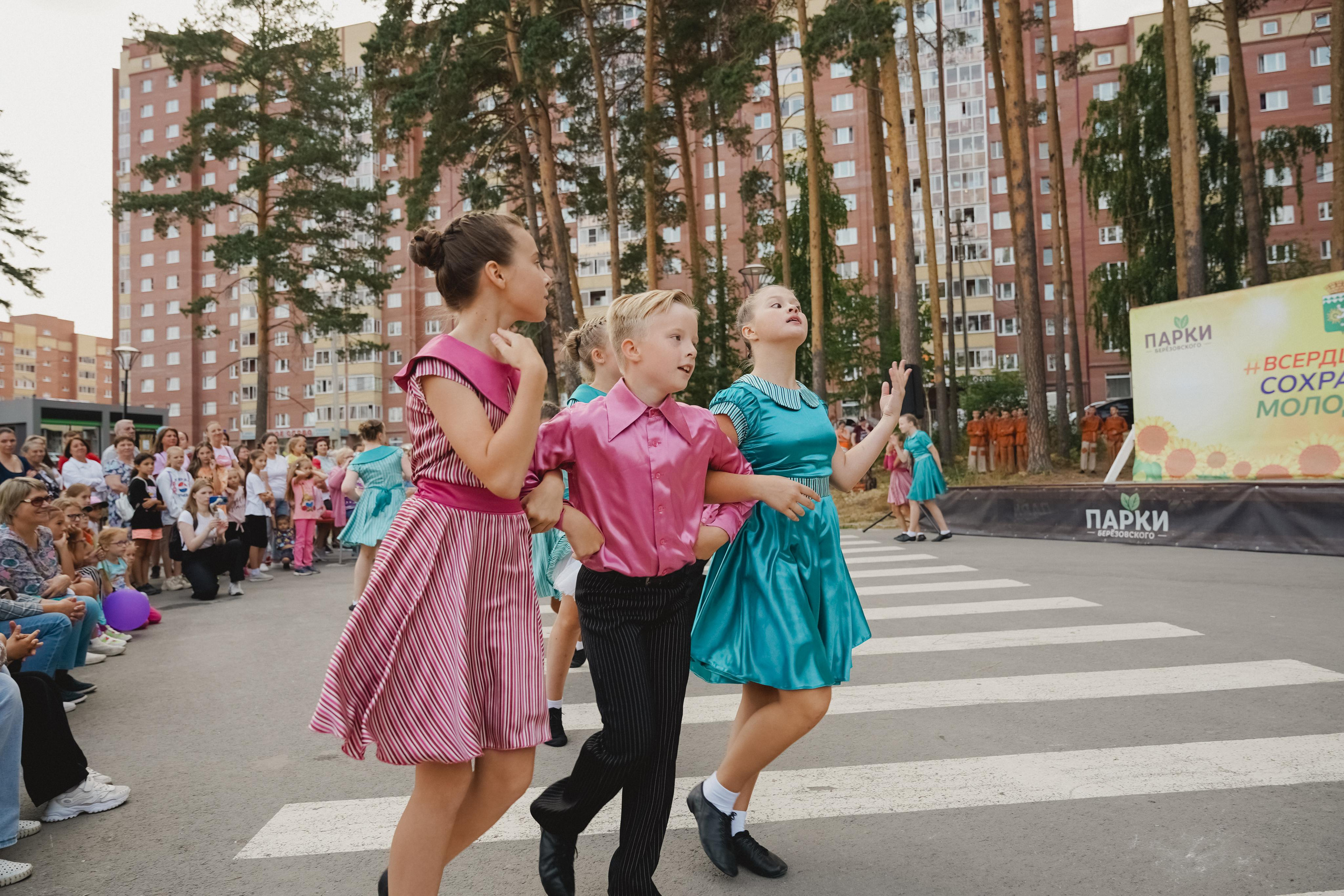 Танцы на тропе. Фотограф в детский сад в Екатеринбурге, выпускные альбомы Юлия Умерова
