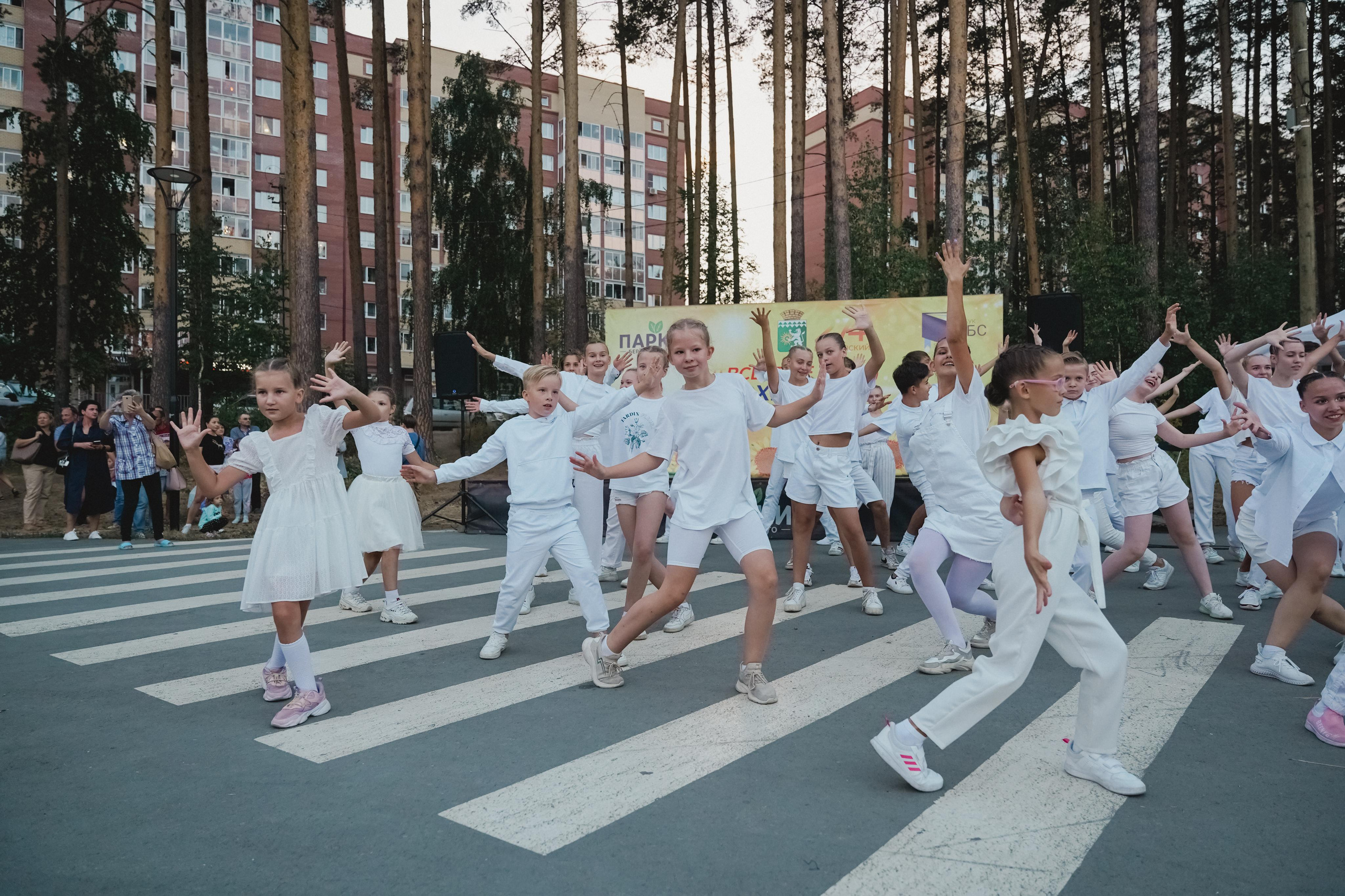 Танцы на тропе. Фотограф в детский сад в Екатеринбурге, выпускные альбомы Юлия Умерова