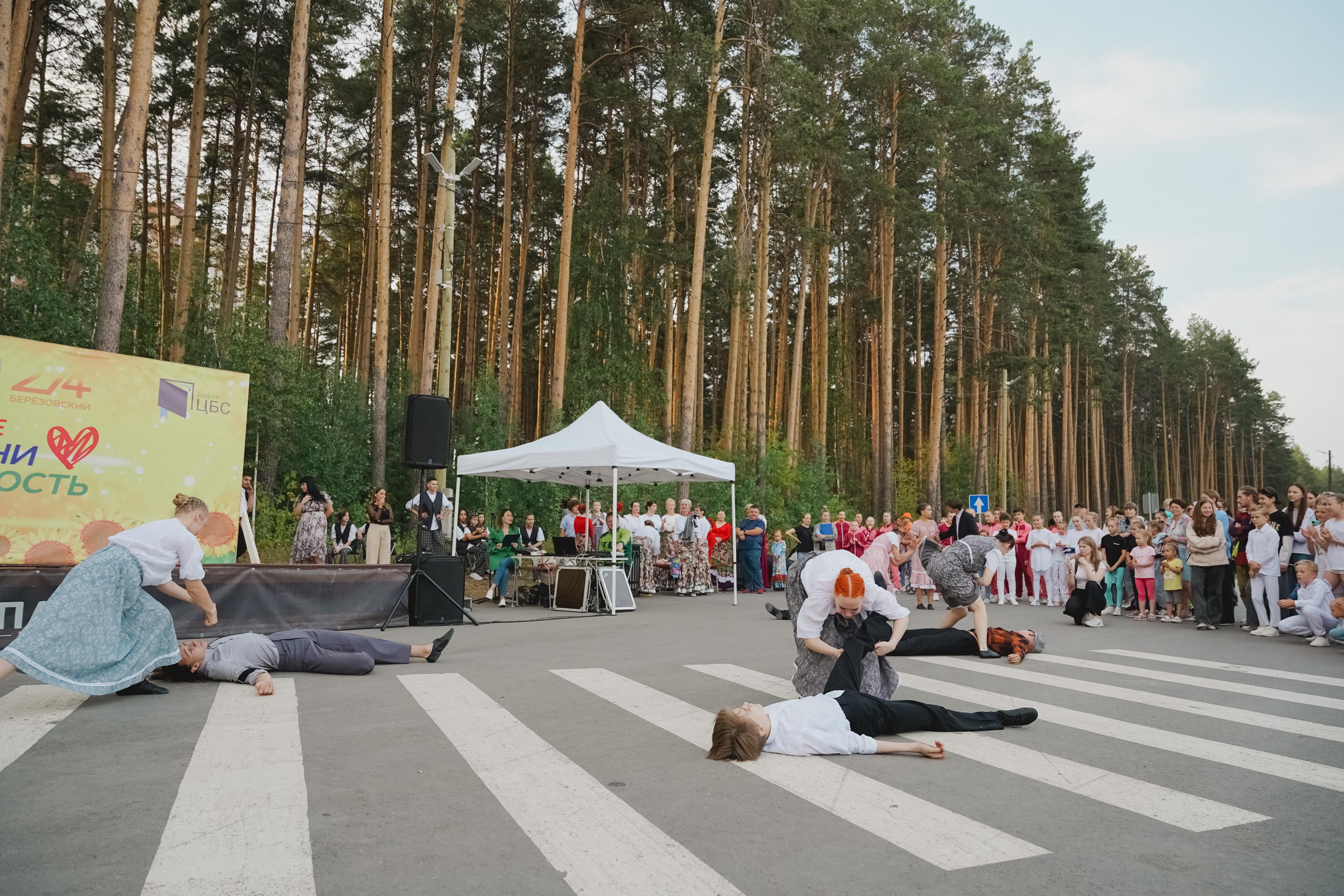 Танцы на тропе. Фотограф в детский сад в Екатеринбурге, выпускные альбомы Юлия Умерова