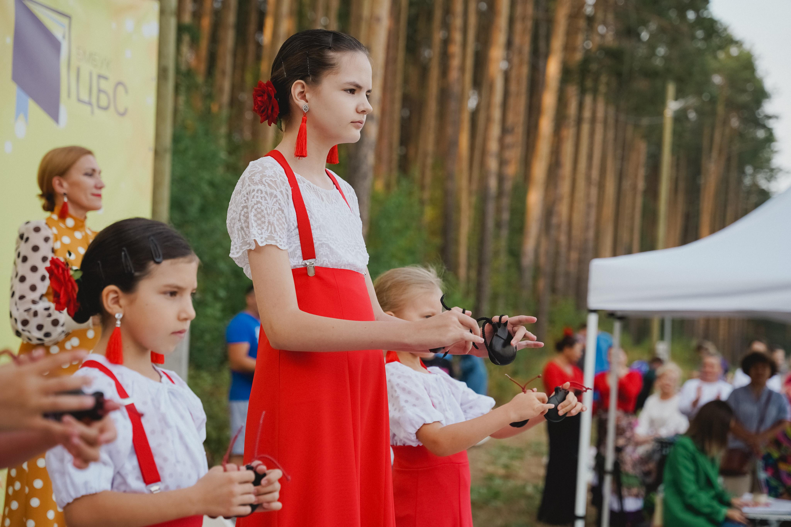 Танцы на тропе. Фотограф в детский сад в Екатеринбурге, выпускные альбомы Юлия Умерова