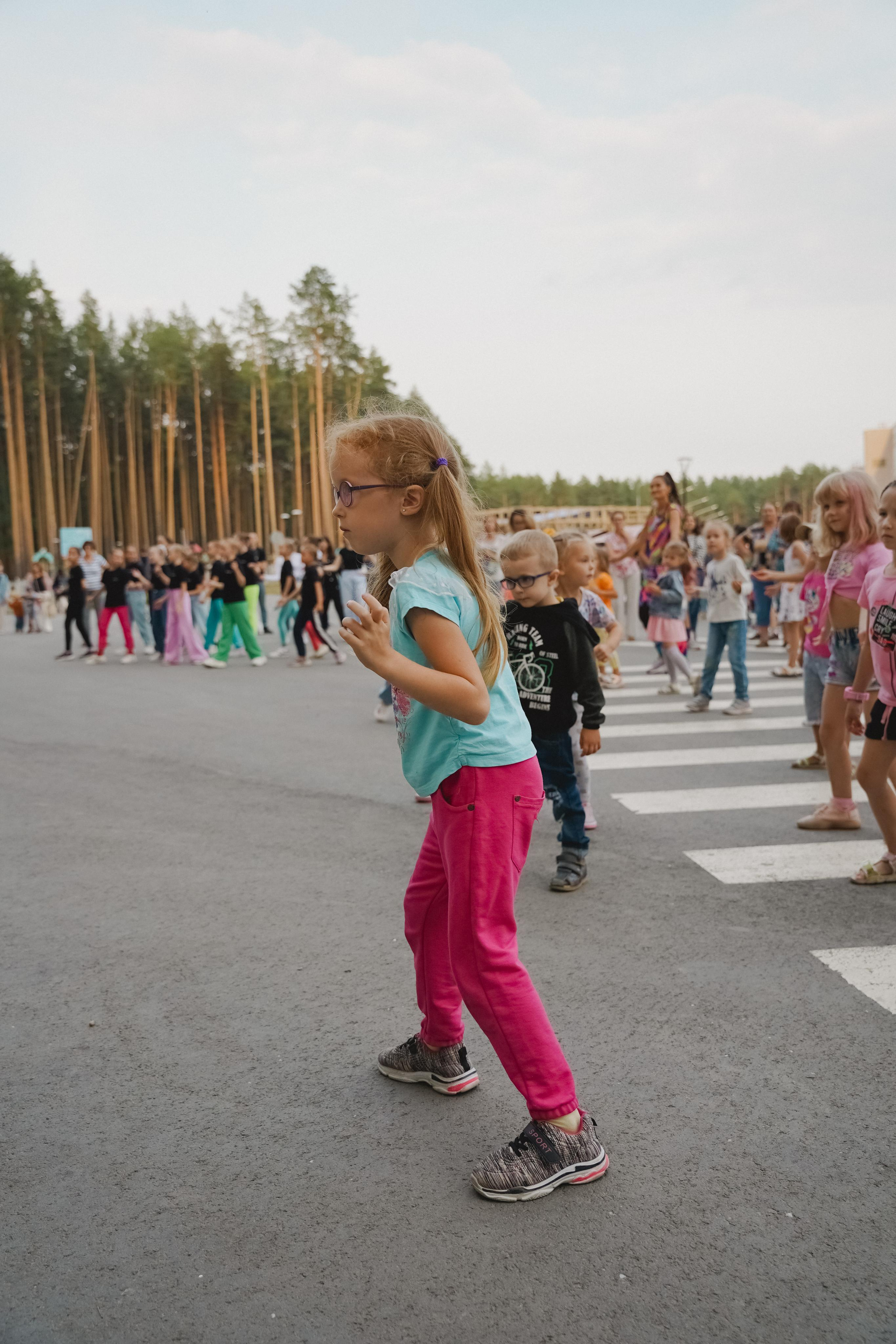Танцы на тропе. Фотограф в детский сад в Екатеринбурге, выпускные альбомы Юлия Умерова