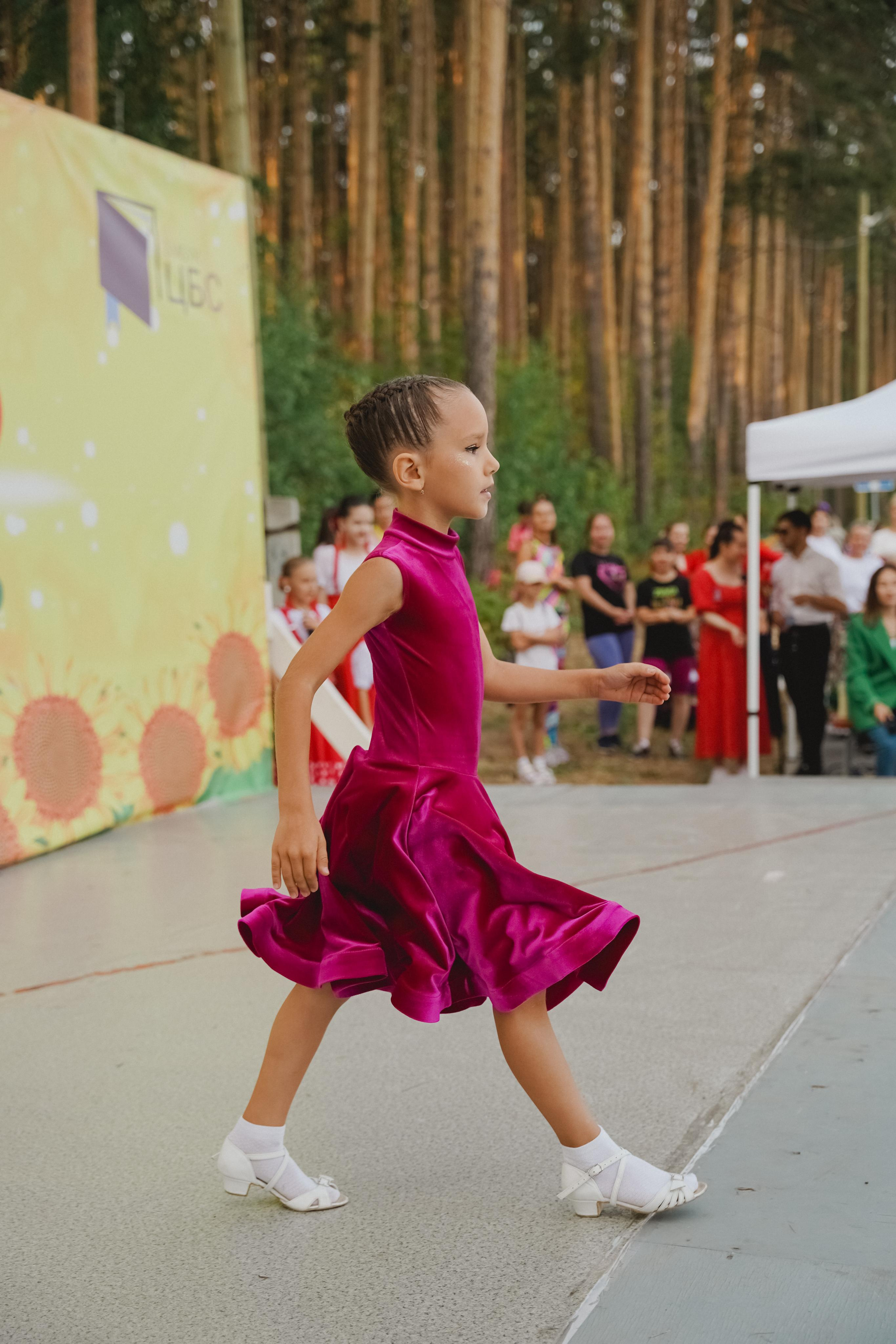 Танцы на тропе. Фотограф в детский сад в Екатеринбурге, выпускные альбомы Юлия Умерова
