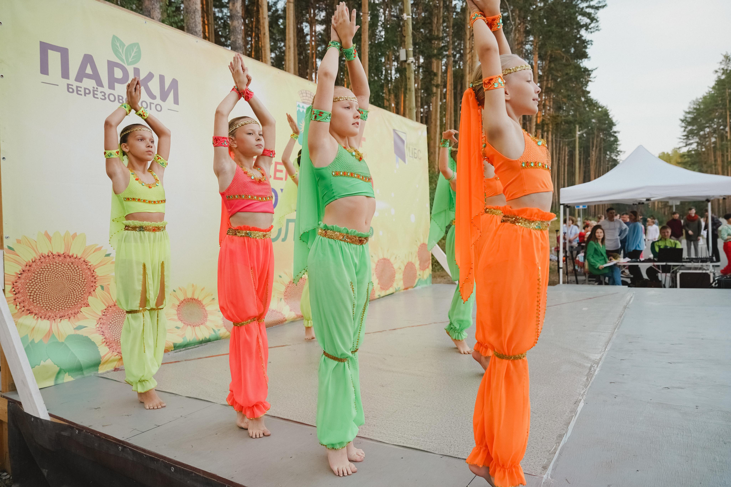 Танцы на тропе. Фотограф в детский сад в Екатеринбурге, выпускные альбомы Юлия Умерова