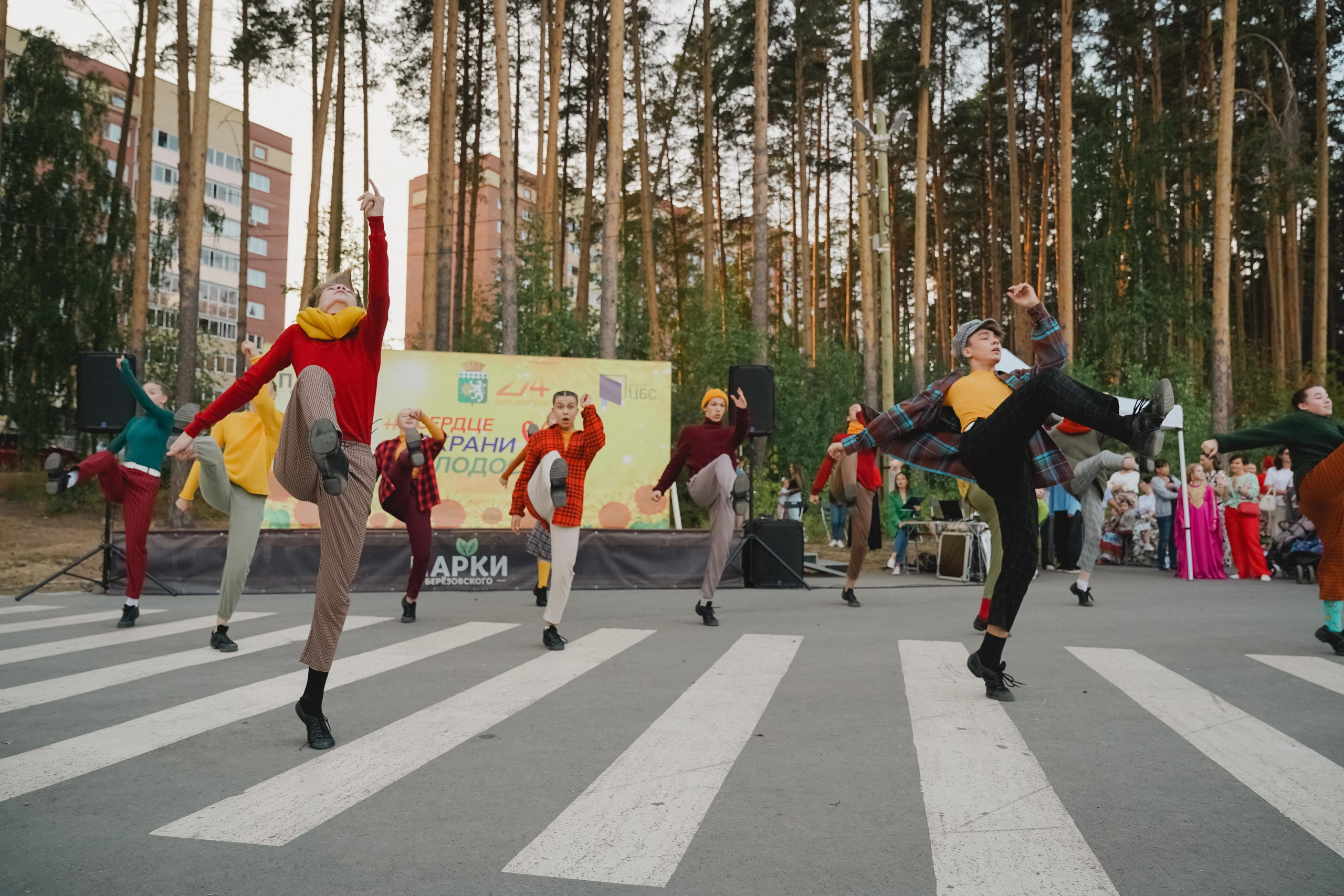 Танцы на тропе. Фотограф в детский сад в Екатеринбурге, выпускные альбомы Юлия Умерова