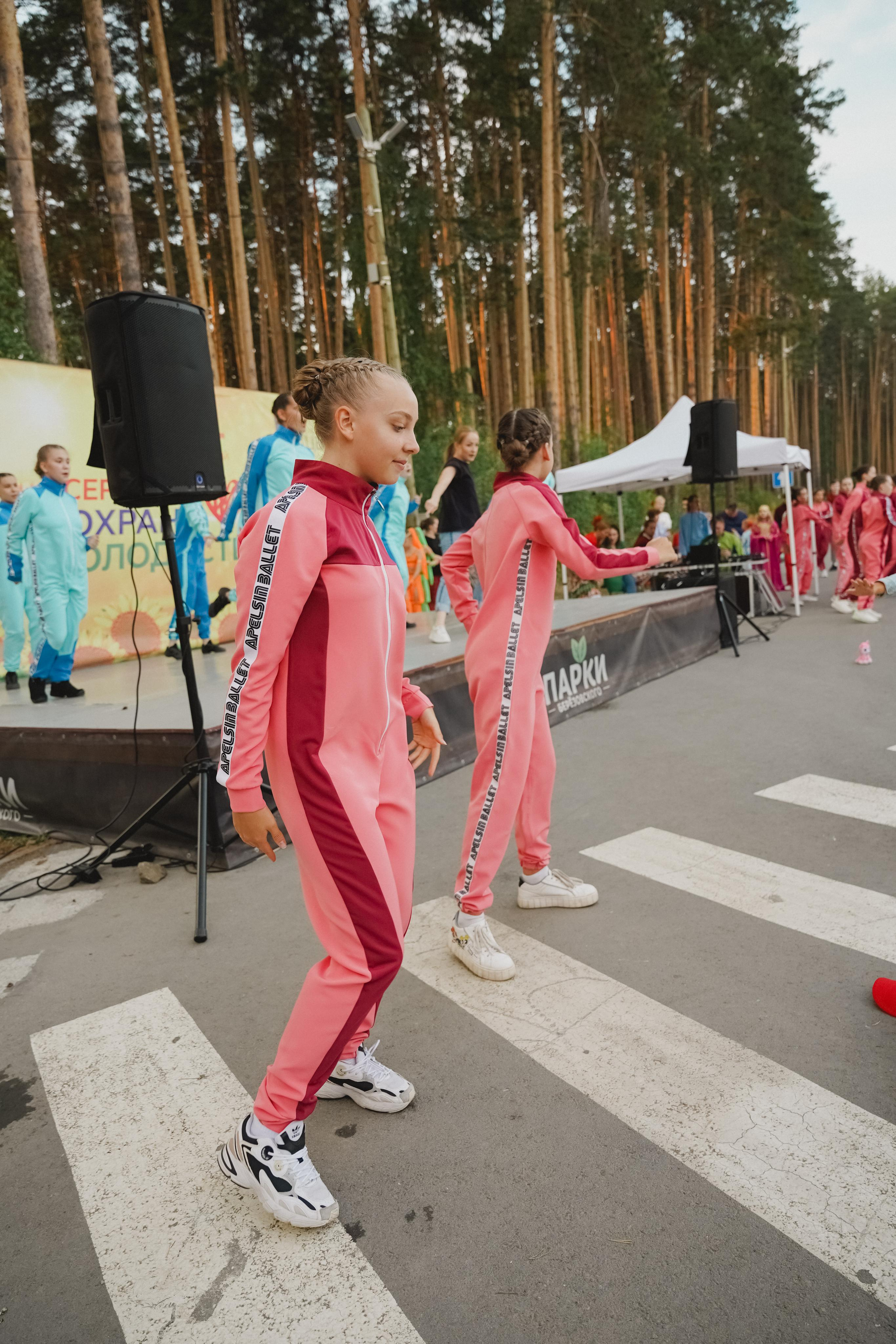 Танцы на тропе. Фотограф в детский сад в Екатеринбурге, выпускные альбомы Юлия Умерова