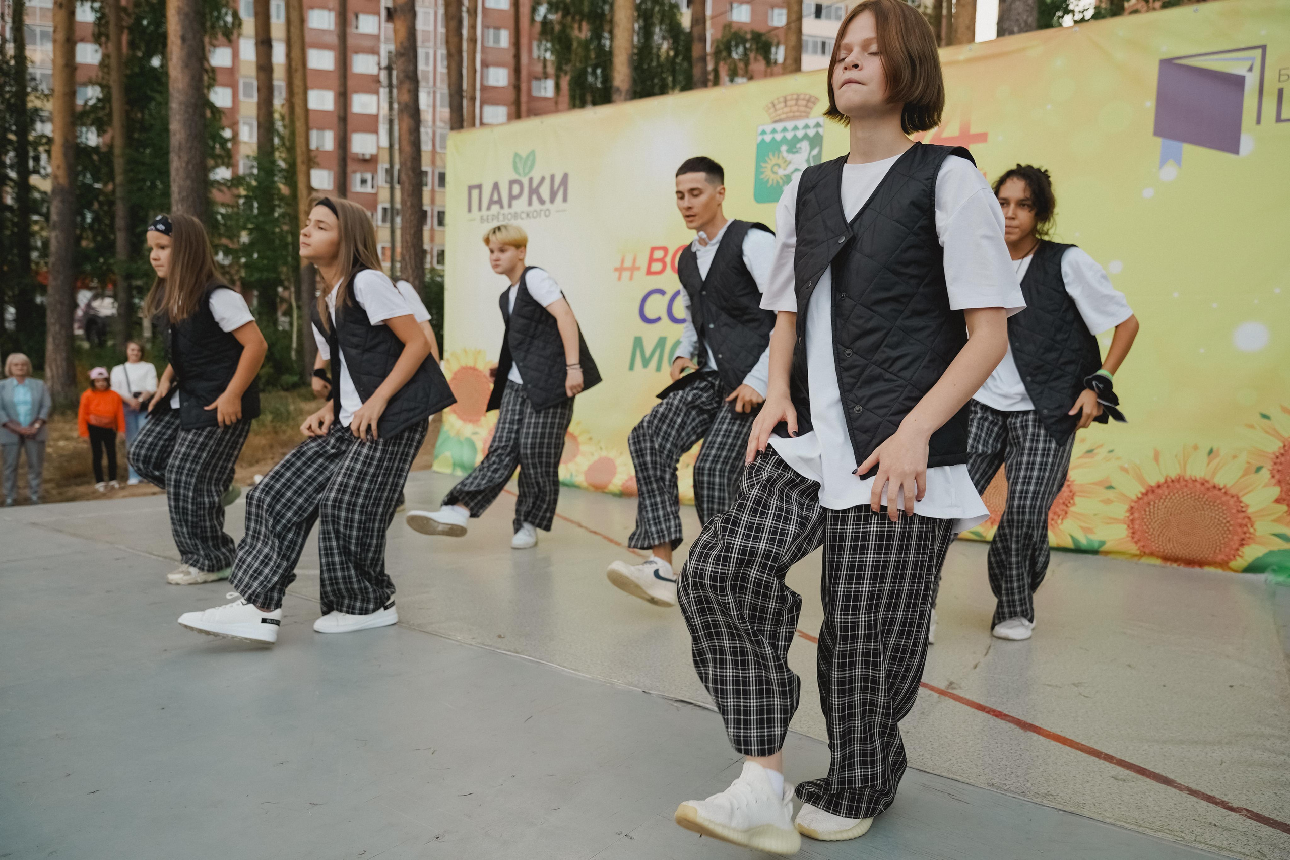 Танцы на тропе. Фотограф в детский сад в Екатеринбурге, выпускные альбомы Юлия Умерова