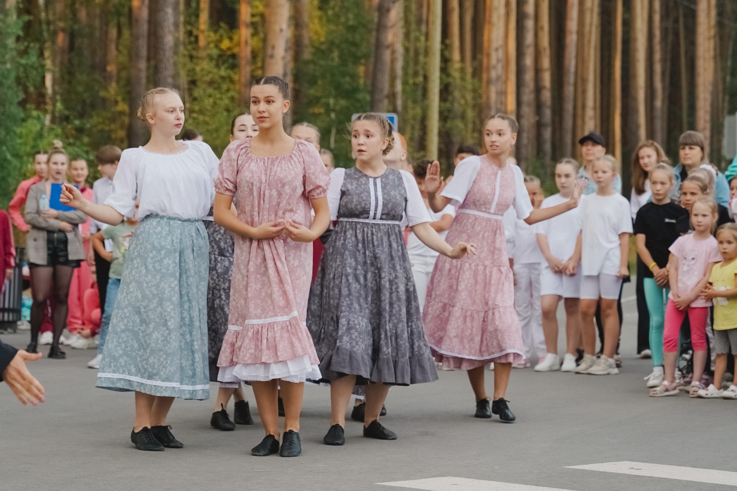 Танцы на тропе. Фотограф в детский сад в Екатеринбурге, выпускные альбомы Юлия Умерова