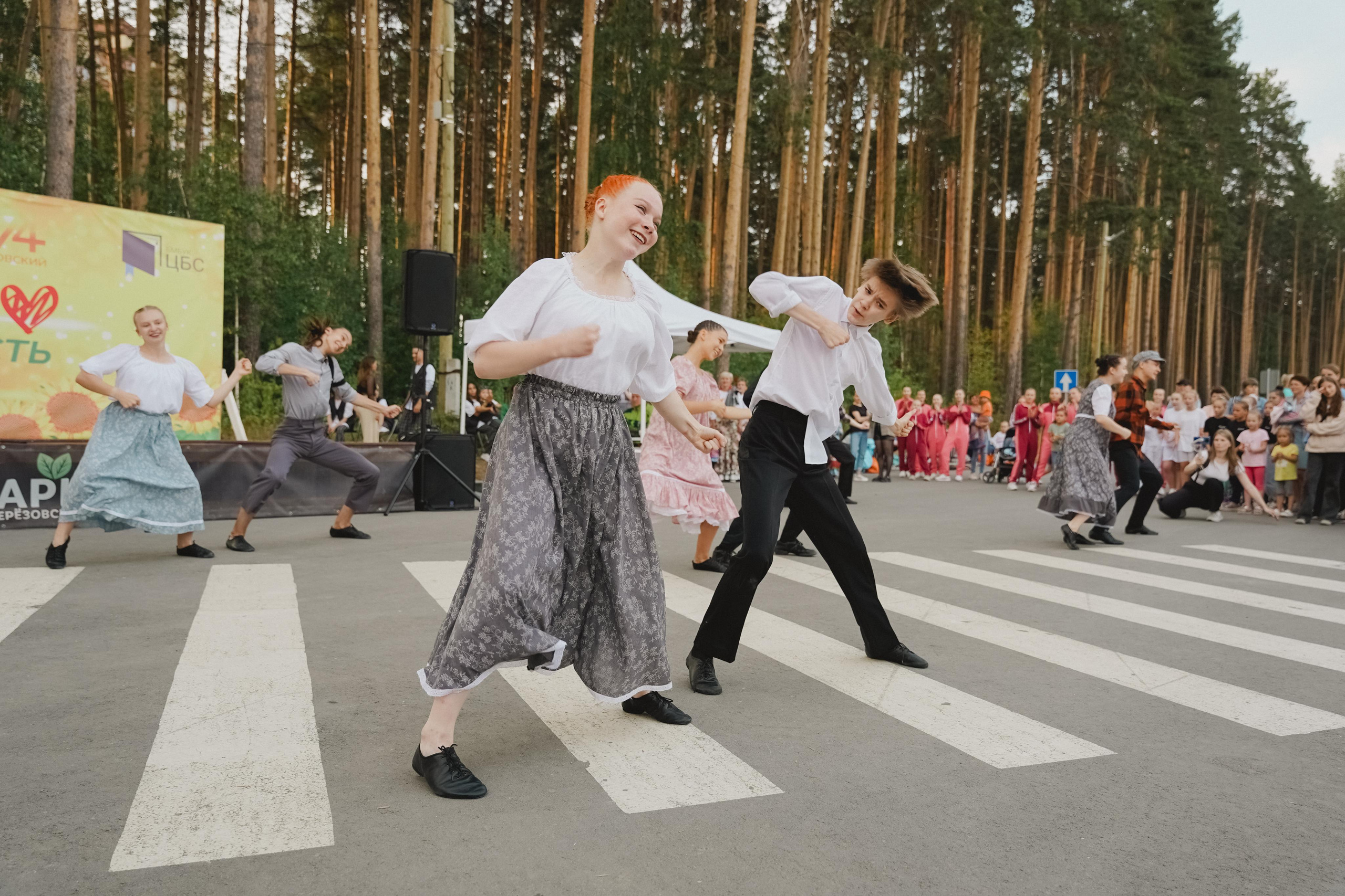 Танцы на тропе. Фотограф в детский сад в Екатеринбурге, выпускные альбомы Юлия Умерова