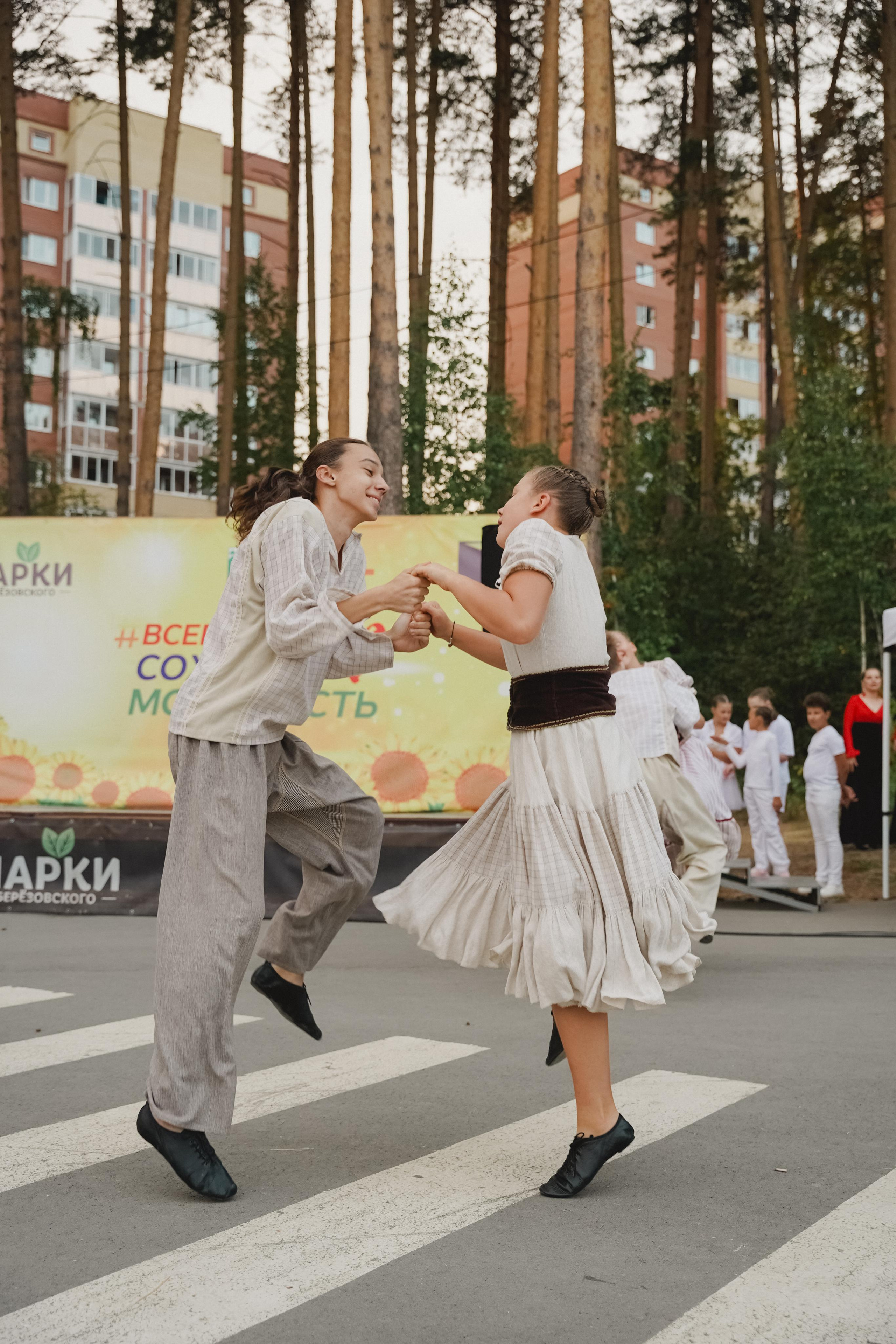 Танцы на тропе. Фотограф в детский сад в Екатеринбурге, выпускные альбомы Юлия Умерова