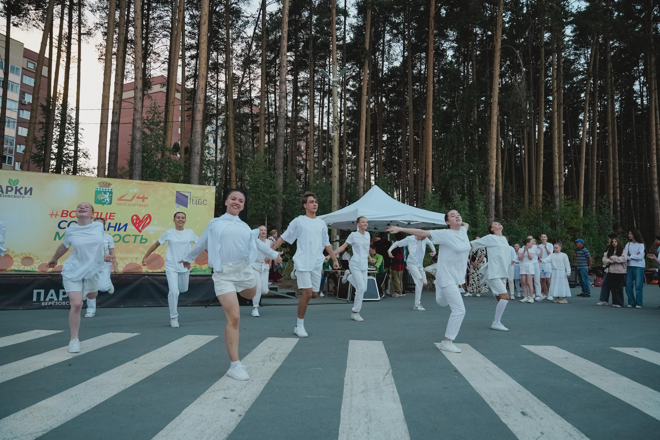 Танцы на тропе. Фотограф в детский сад в Екатеринбурге, выпускные альбомы Юлия Умерова
