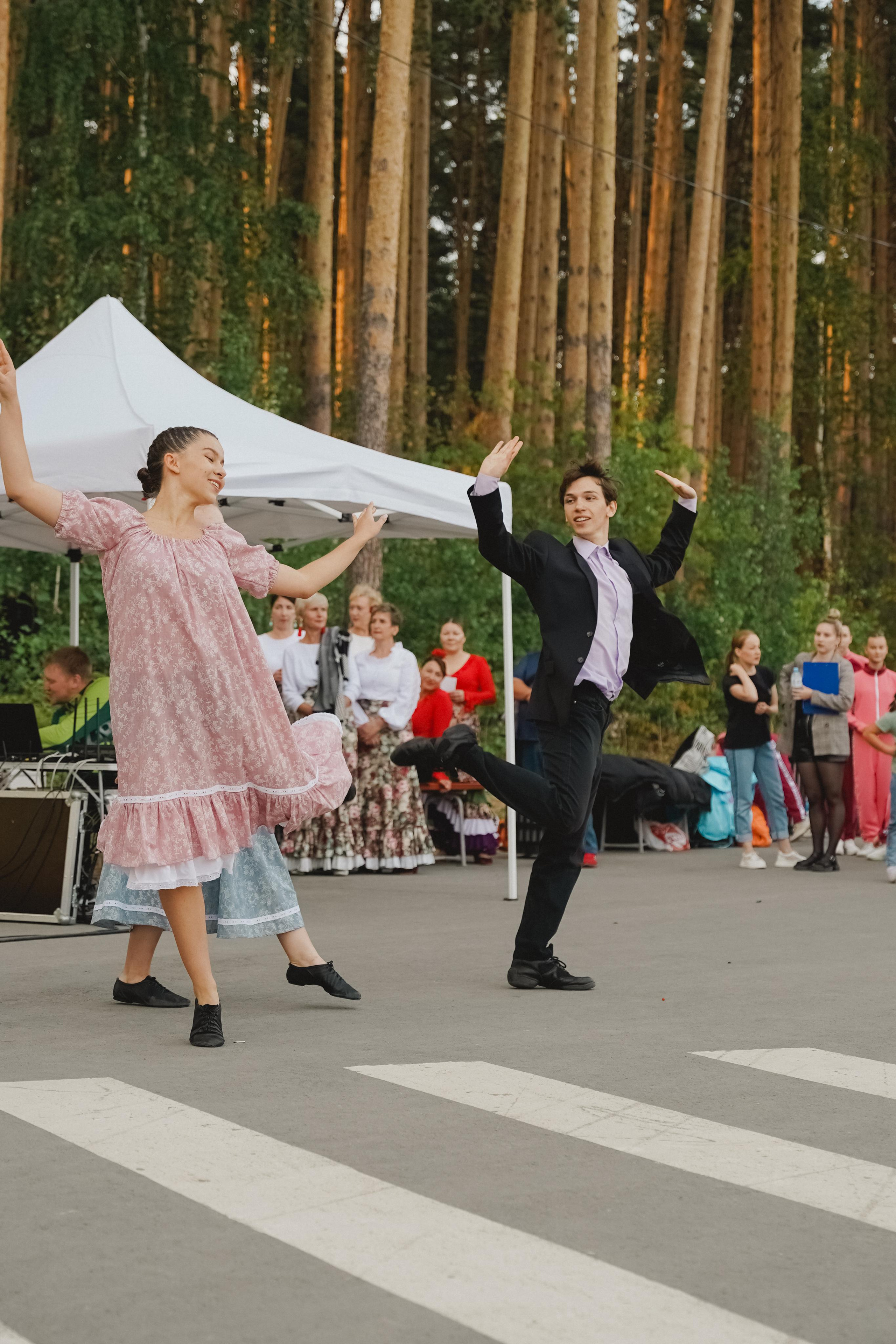 Танцы на тропе. Фотограф в детский сад в Екатеринбурге, выпускные альбомы Юлия Умерова