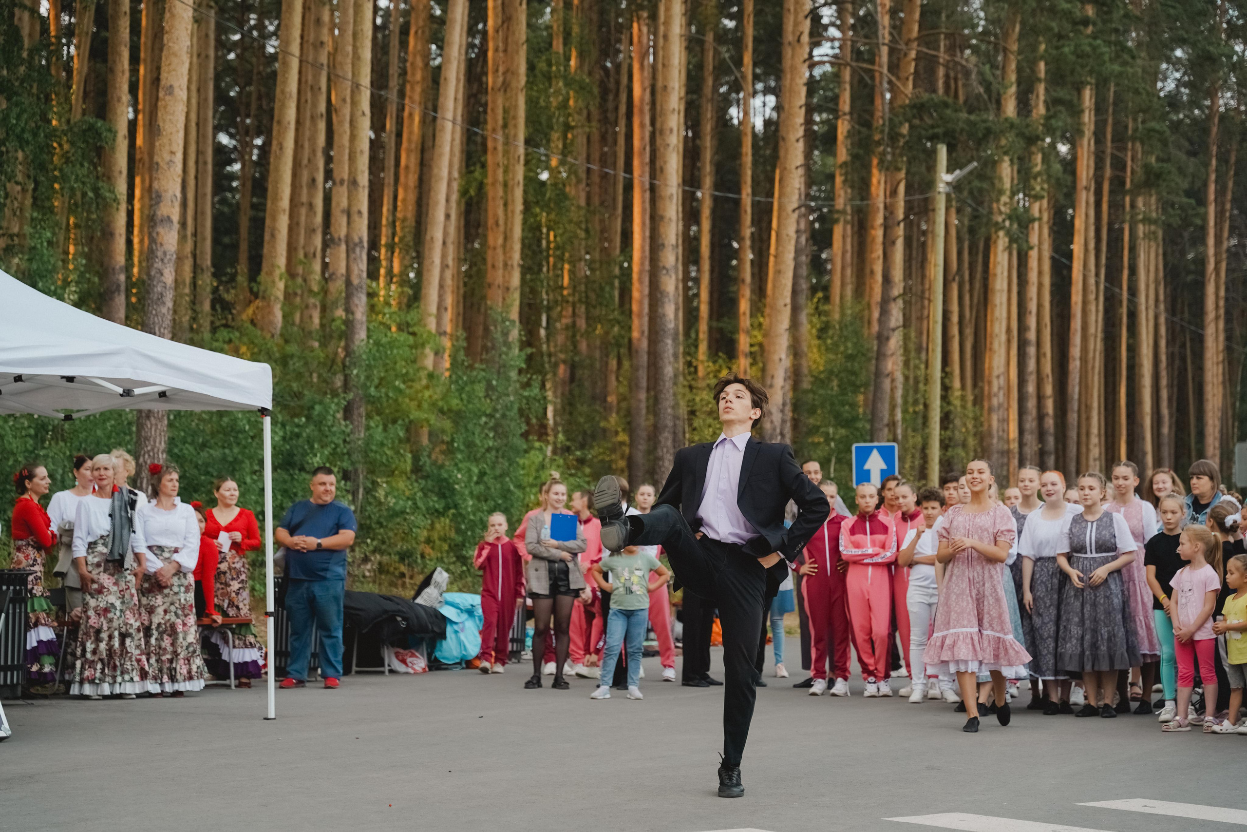 Танцы на тропе. Фотограф в детский сад в Екатеринбурге, выпускные альбомы Юлия Умерова