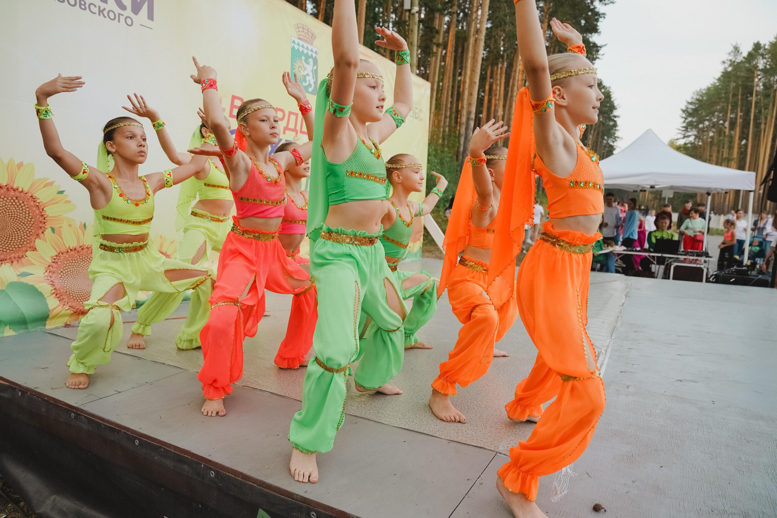 Танцы на тропе. Фотограф в детский сад в Екатеринбурге, выпускные альбомы Юлия Умерова