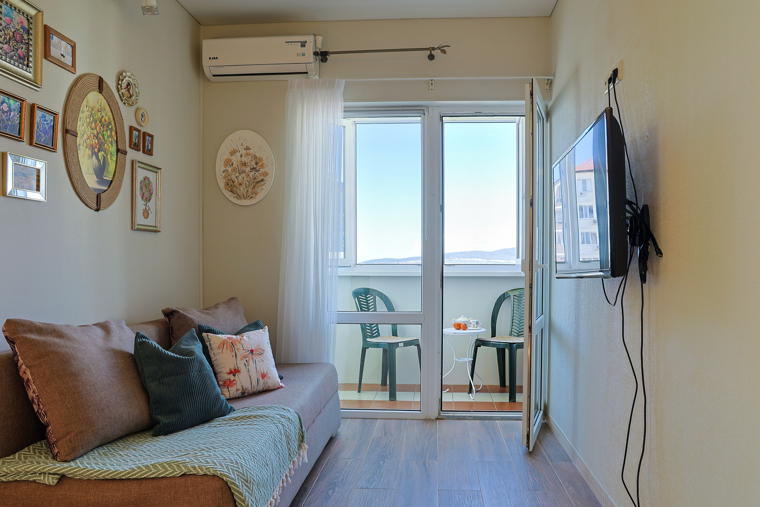 Комплексная подготовка квартиры для посуточной аренды в Геленджике. Интерьерная съёмка и подготовка недвижимости к аренде/продаже. Геленджик, Краснодарский край — Юлия Софронова, Art Sea Homes