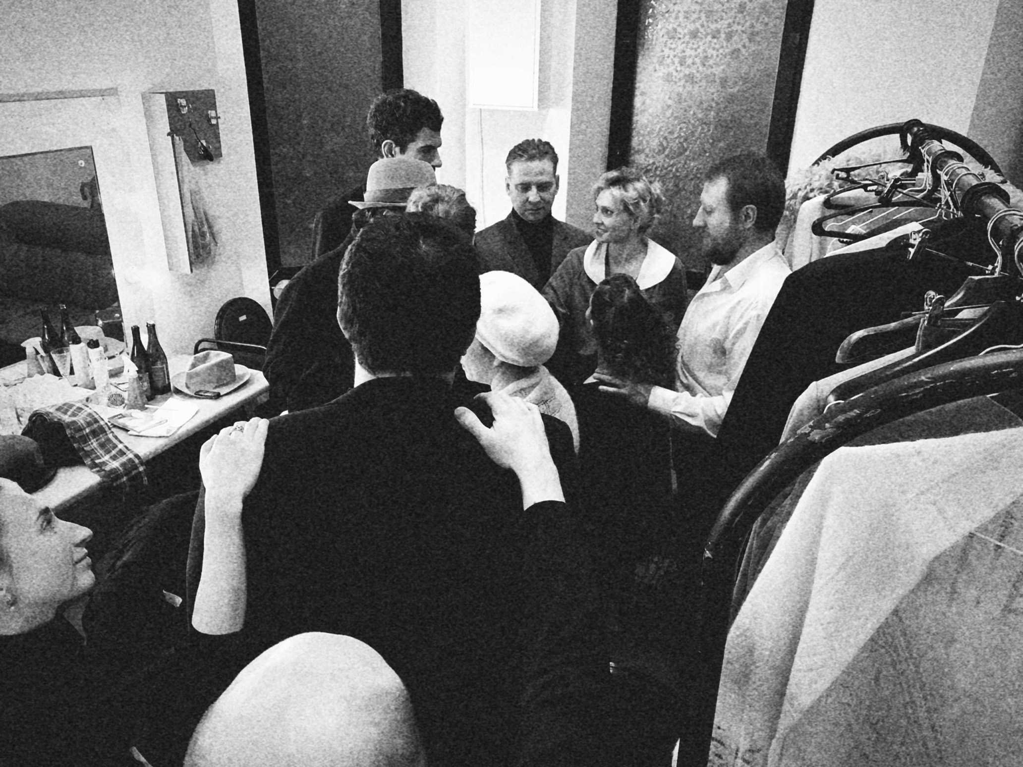 Фотосерия о магии театра и трансформации актёра: грим, костюмы, эмоции и визуальные метаморфозы на пути к сценическому образу. На фото — актёры Театра Стаса Намина и Мастерской Петра Фоменко. Фотограф: Ожерельев Лев