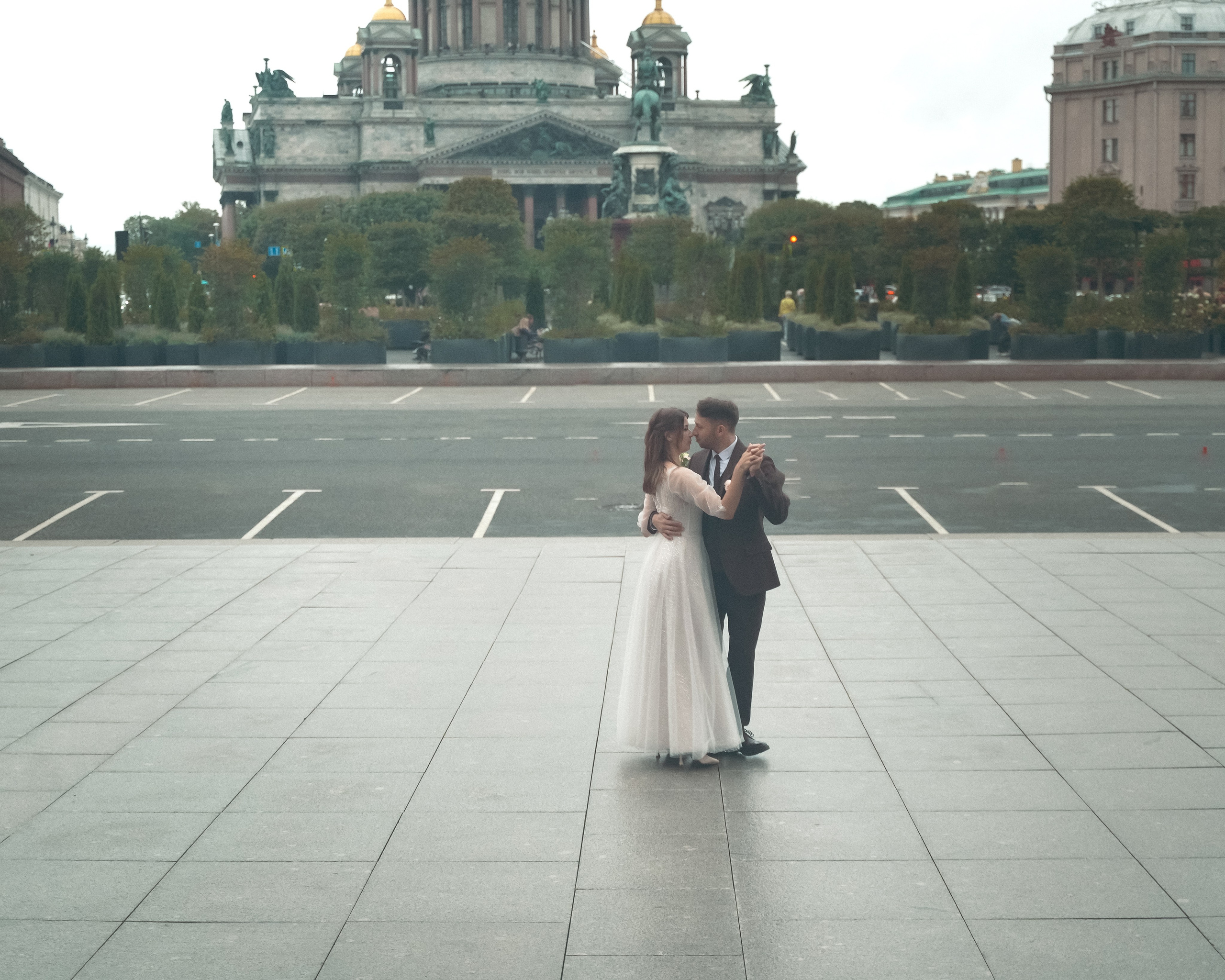 Любовный роман на Исаакиевской площади. Professional photoartist in St. Petersburg (wedding, reportage, portrait, model book, love story) Alexander Shvedov