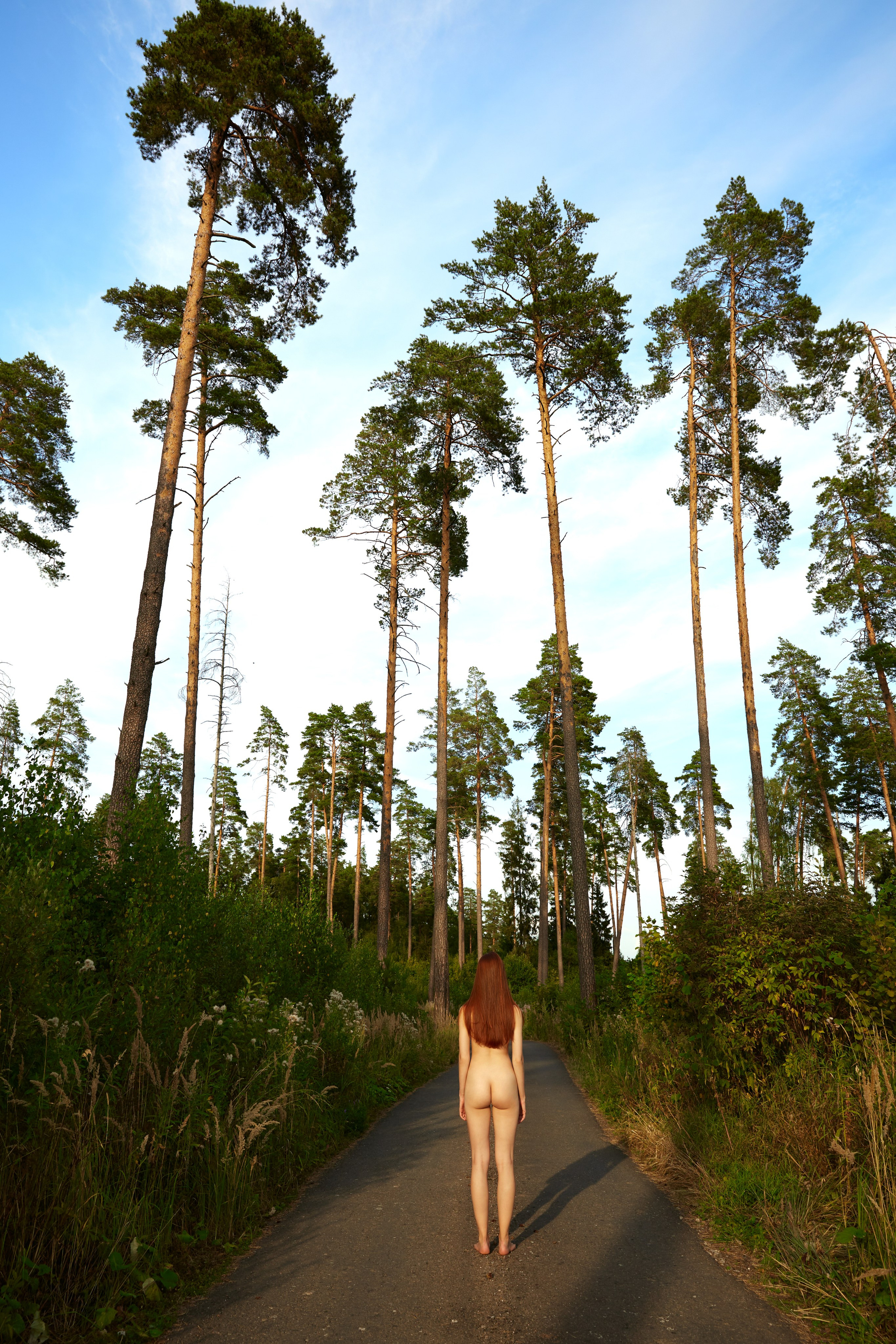 Abstract nude female portrait in soft natural light. Focus on form, emotion, and quiet absence. An intimate fine-art nude exploring the space between presence and disappearance. Shot in ambient light with minimalist aesthetic. Размытая ню-композиция. Женское тело в состоянии покоя, абстракция. Минималистичный кадр фрагмента женского тела в контрастном свете. Художественная ню-фотография, игра текстур. Художественный портрет обнажённой женщины. Светлая сцена, ню-фотография, атмосфера статуи и тишины. Ню в тёплом освещении, женская фигура в статичной позе. Художественное изображение тела, текстуры и свет. фотограф ню. art nude photography photographer