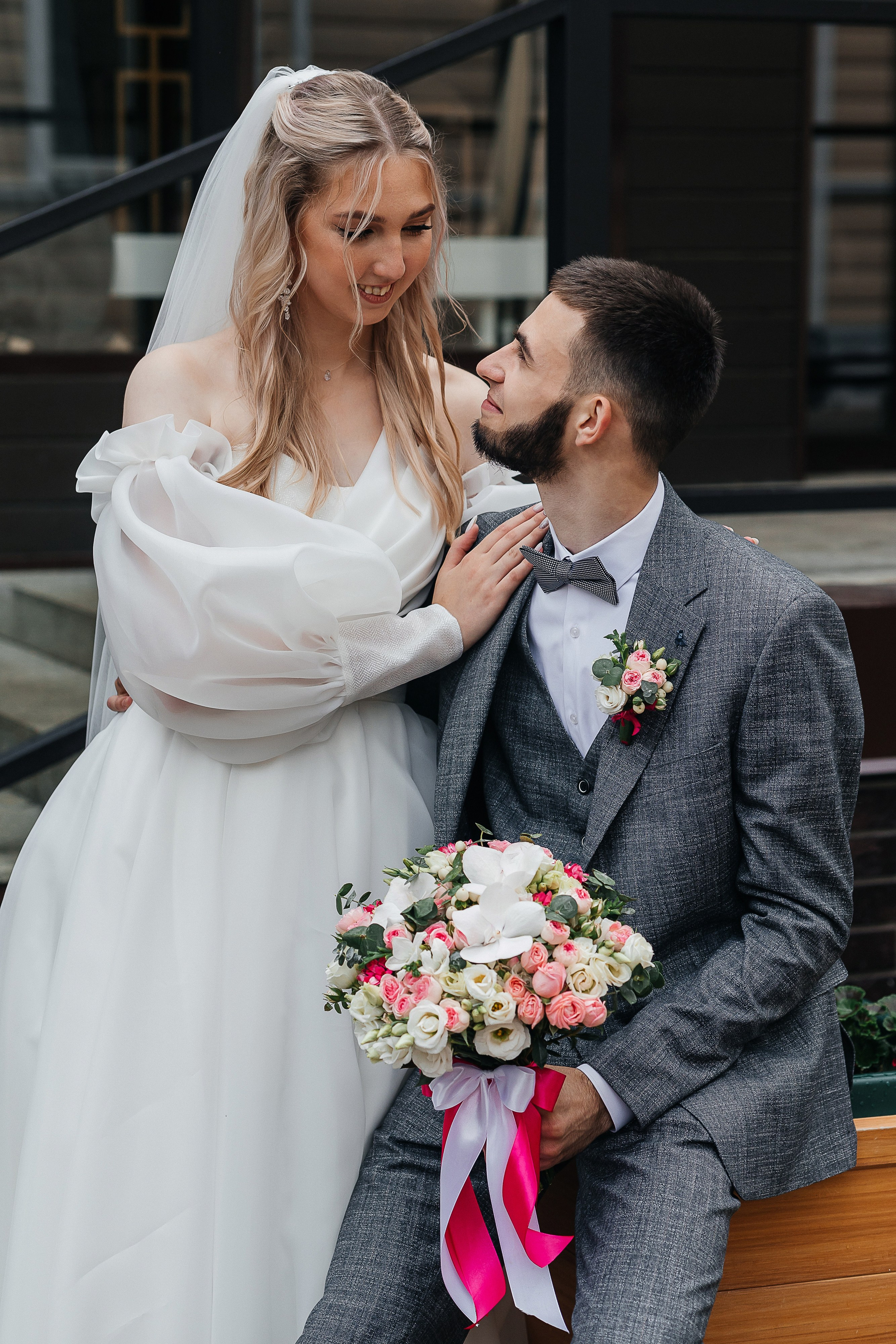 Чувственная первая встреча пары в отеле. Олег Сверчков | Свадебный фотограф Вологда