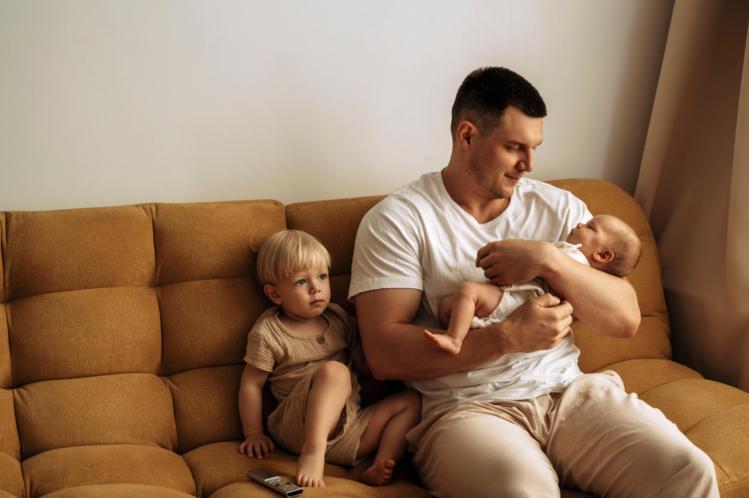 Семейная съемка. Профессиональный фотограф беременности в СПБ. Стильные фотосессии беременности в стиле минимализм и классическая фотография