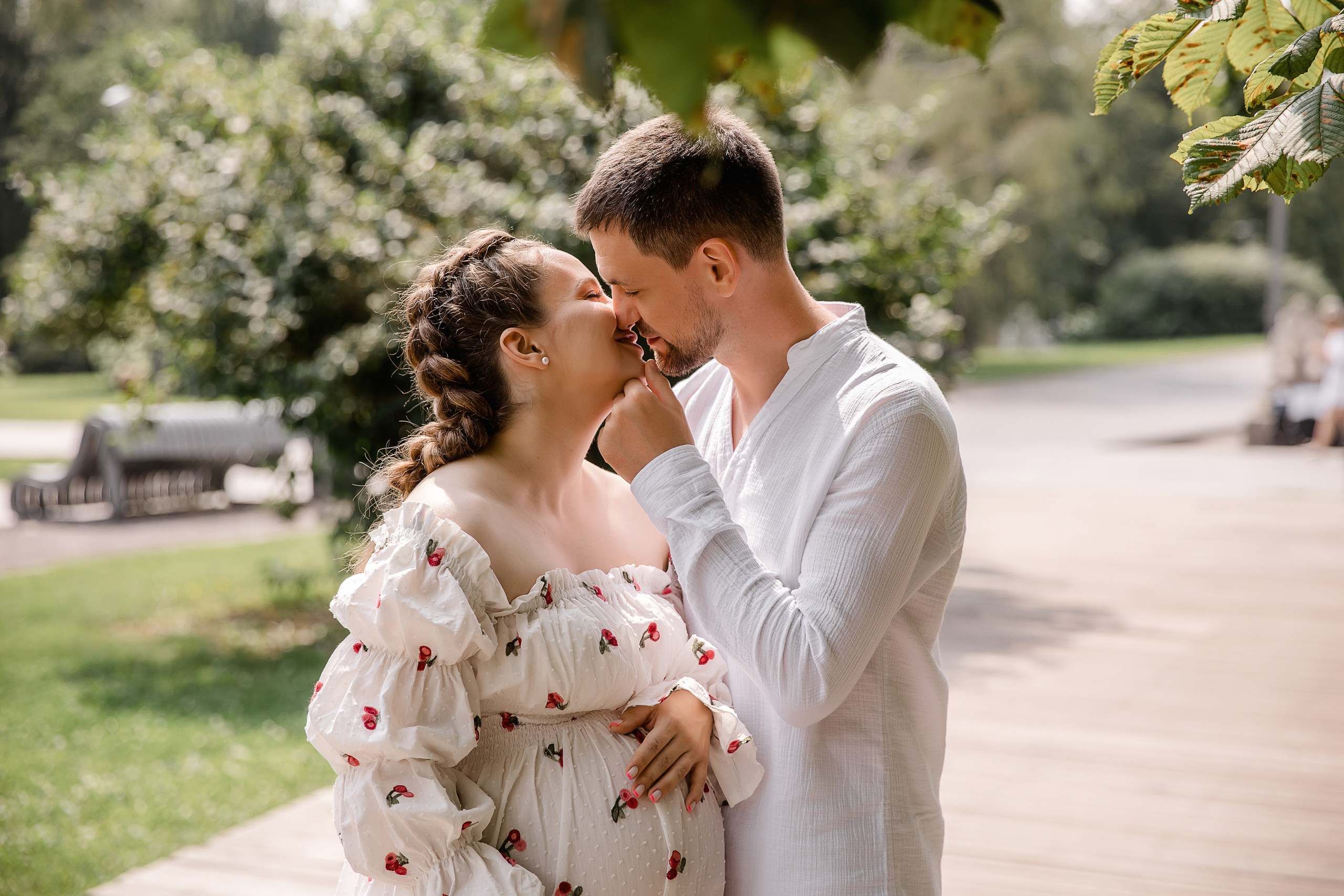 Аня и Миша в ожидании третьего малыша. Беременная фотосессия в центре Москвы. Семейный и детский фотограф в Москве Вера Ускова