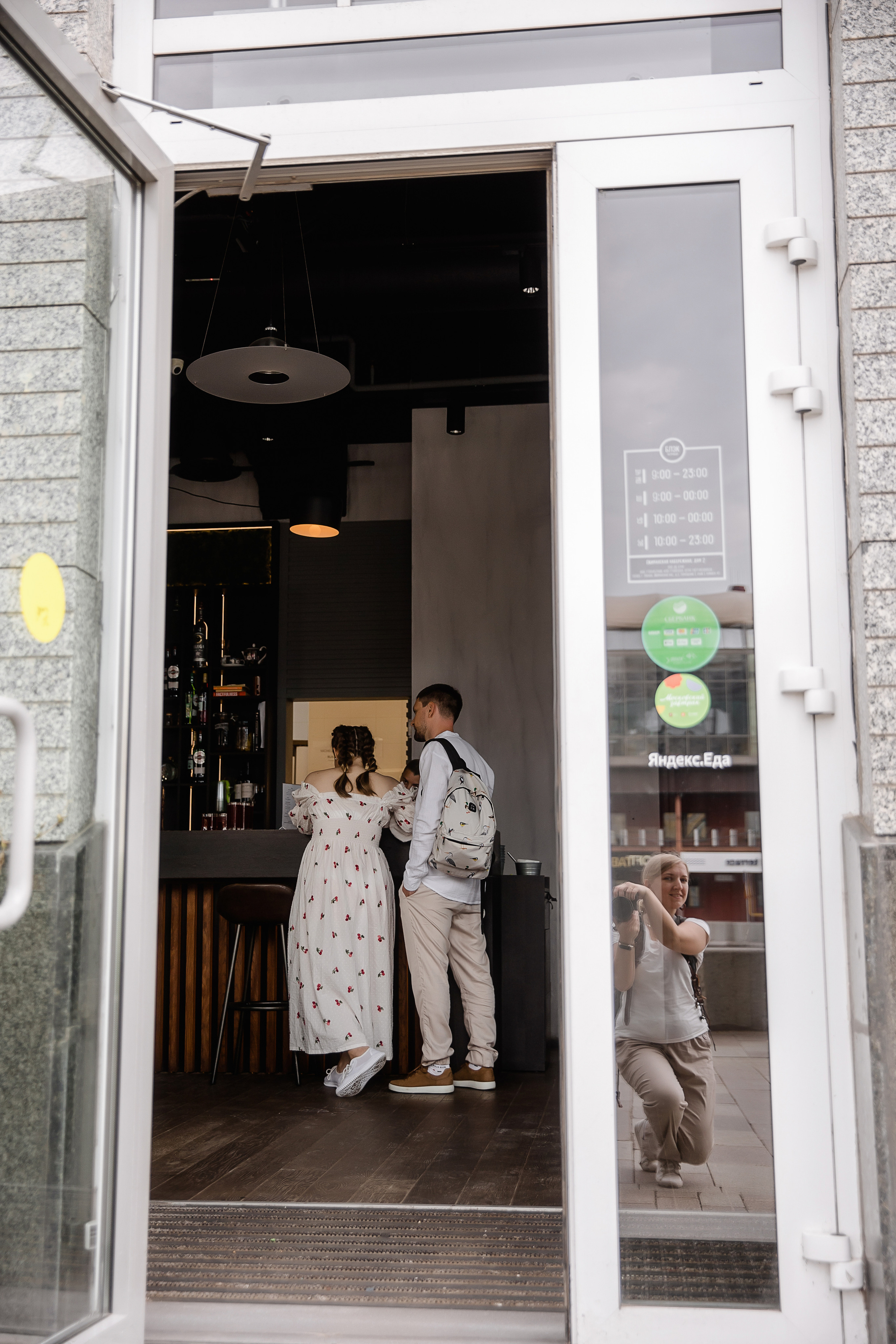 Аня и Миша в ожидании третьего малыша. Беременная фотосессия в центре Москвы. Семейный и детский фотограф в Москве Вера Ускова