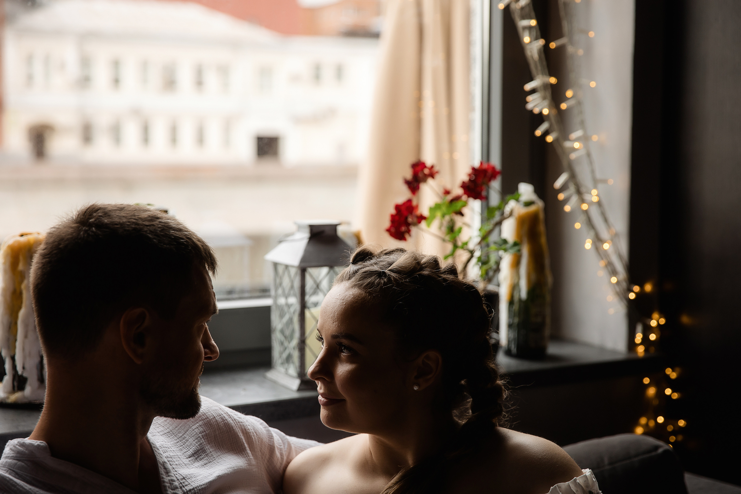 Аня и Миша в ожидании третьего малыша. Беременная фотосессия в центре Москвы. Семейный и детский фотограф в Москве Вера Ускова