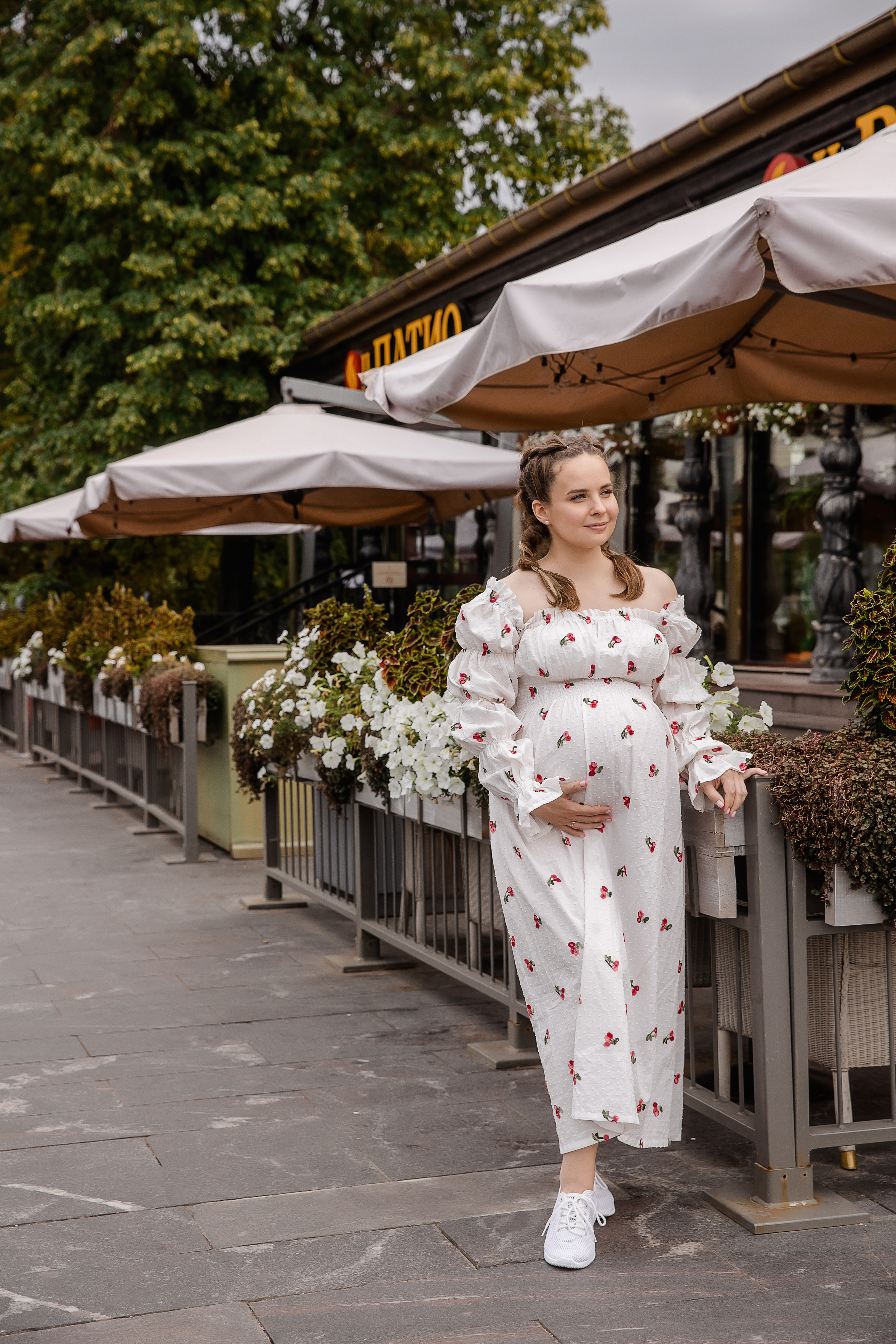 Аня и Миша в ожидании третьего малыша. Беременная фотосессия в центре Москвы. Семейный и детский фотограф в Москве Вера Ускова