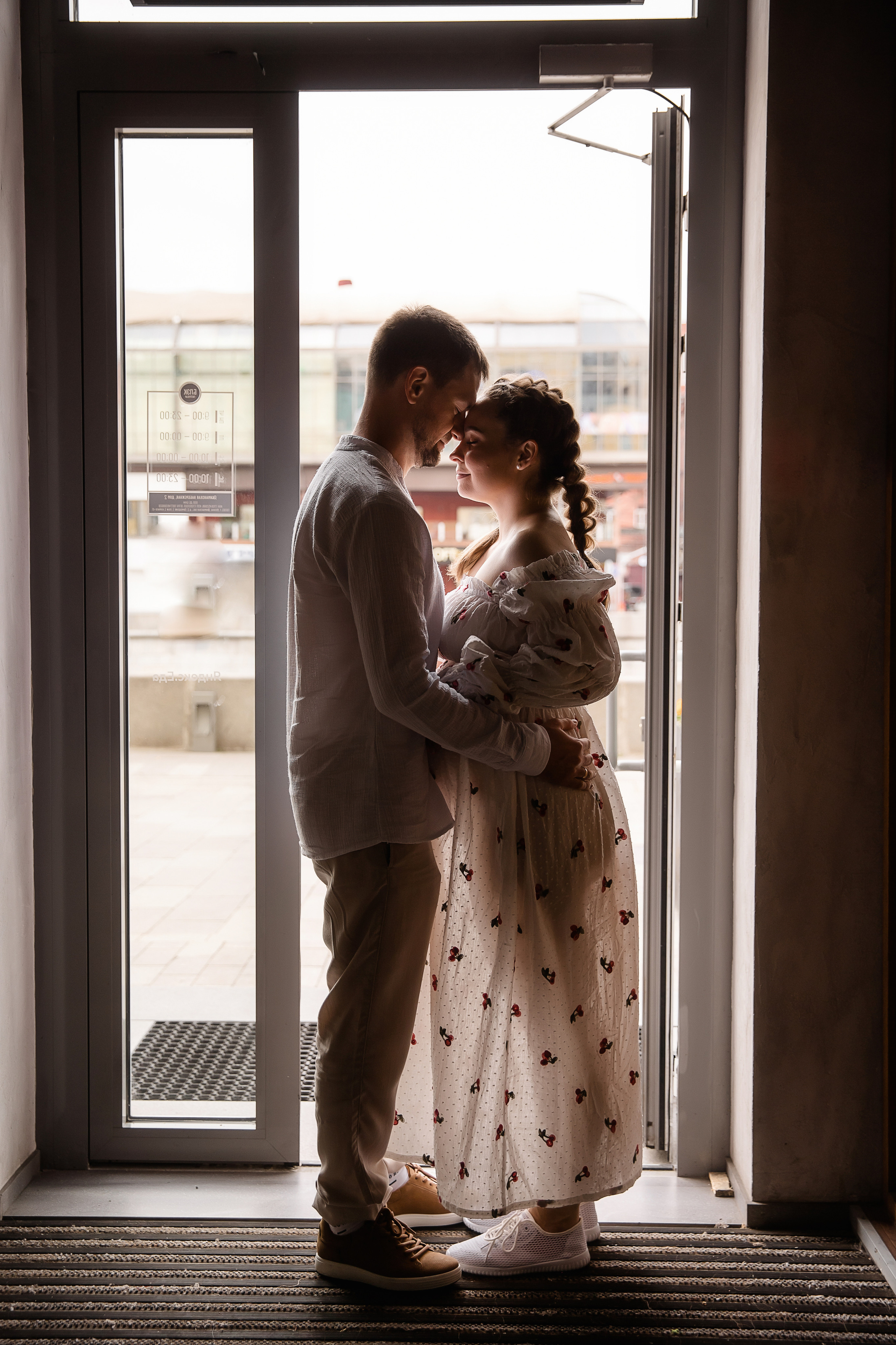 Аня и Миша в ожидании третьего малыша. Беременная фотосессия в центре Москвы. Семейный и детский фотограф в Москве Вера Ускова