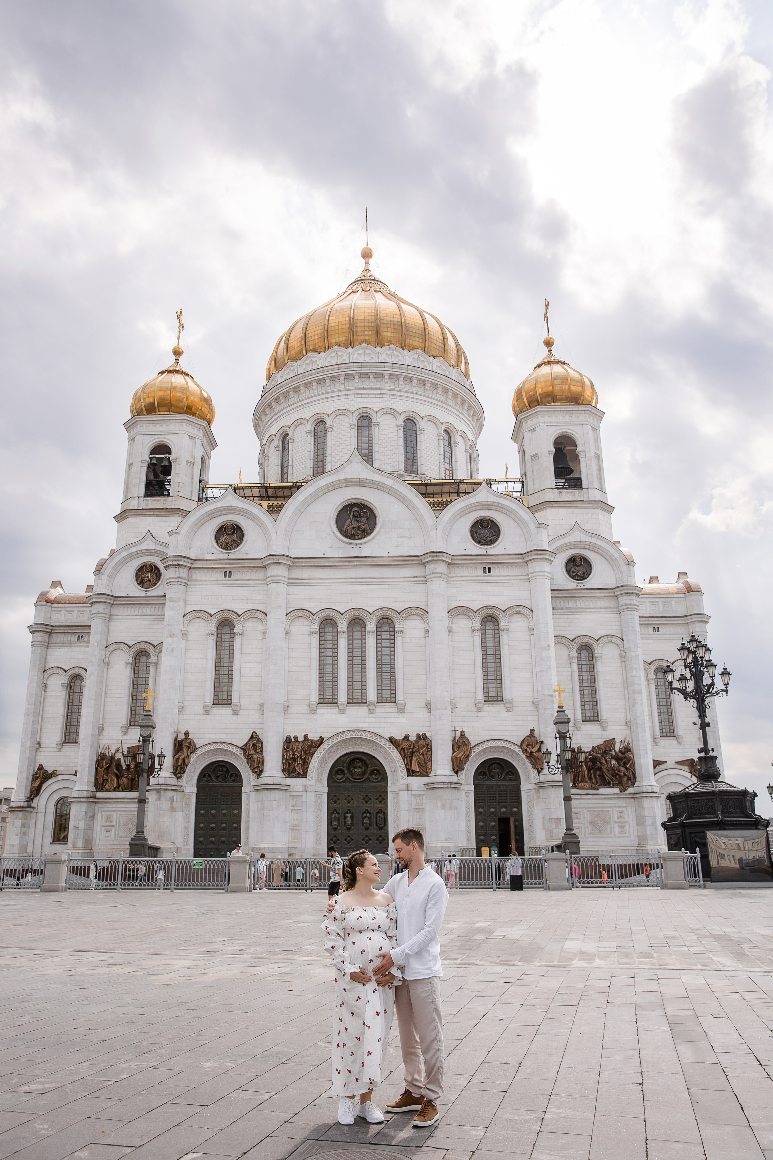 Аня и Миша в ожидании третьего малыша. Беременная фотосессия в центре Москвы. Семейный и детский фотограф в Москве Вера Ускова