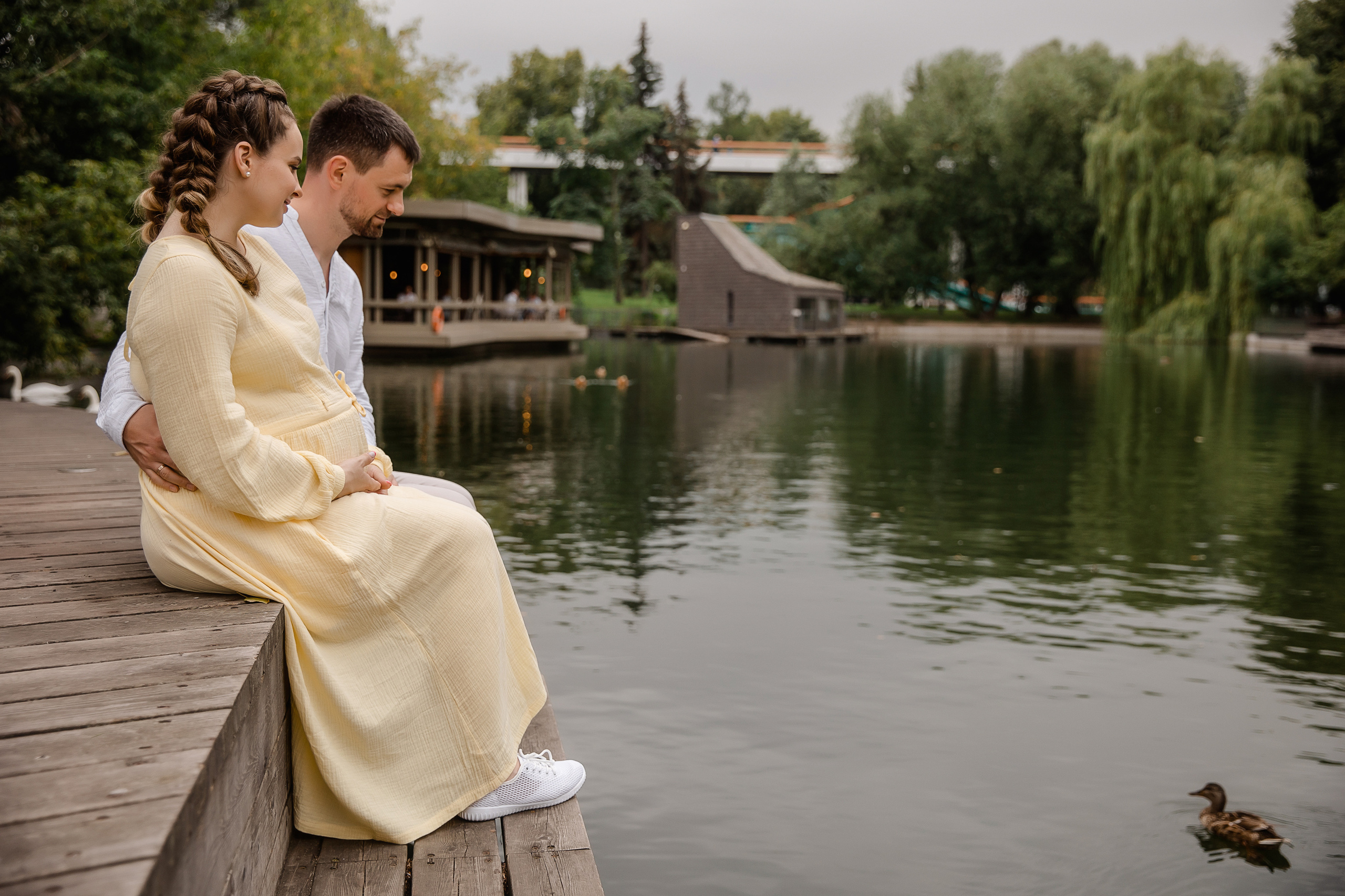 Аня и Миша в ожидании третьего малыша. Беременная фотосессия в центре Москвы. Семейный и детский фотограф в Москве Вера Ускова