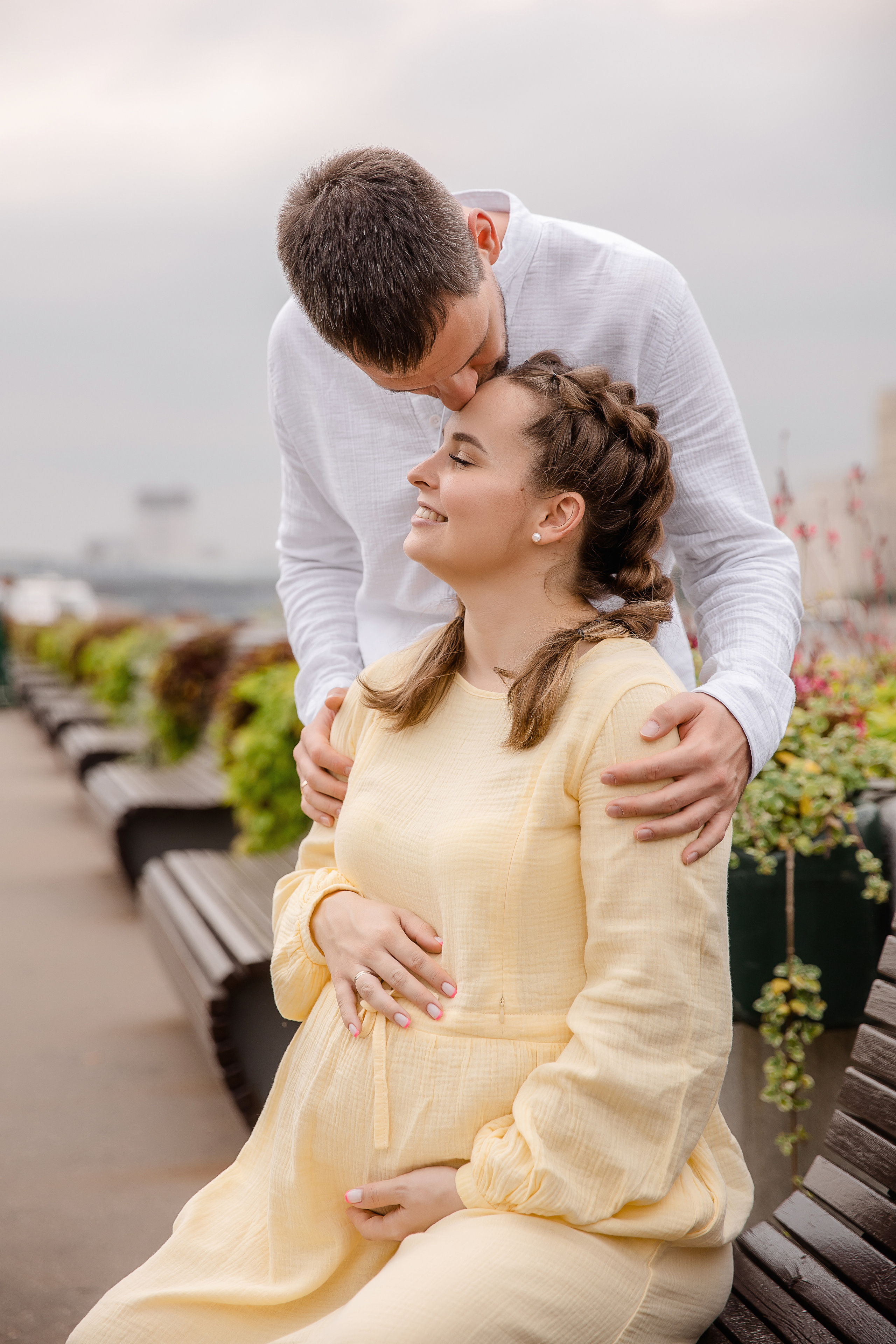 Аня и Миша в ожидании третьего малыша. Беременная фотосессия в центре Москвы. Семейный и детский фотограф в Москве Вера Ускова