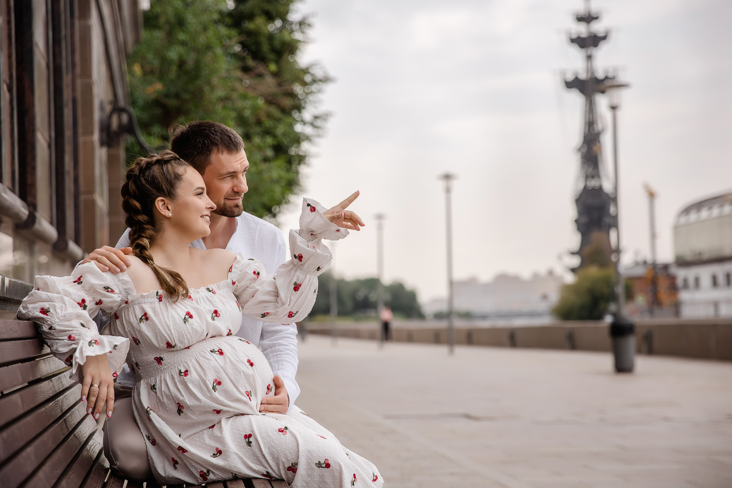 Аня и Миша в ожидании третьего малыша. Беременная фотосессия в центре Москвы. Семейный и детский фотограф в Москве Вера Ускова