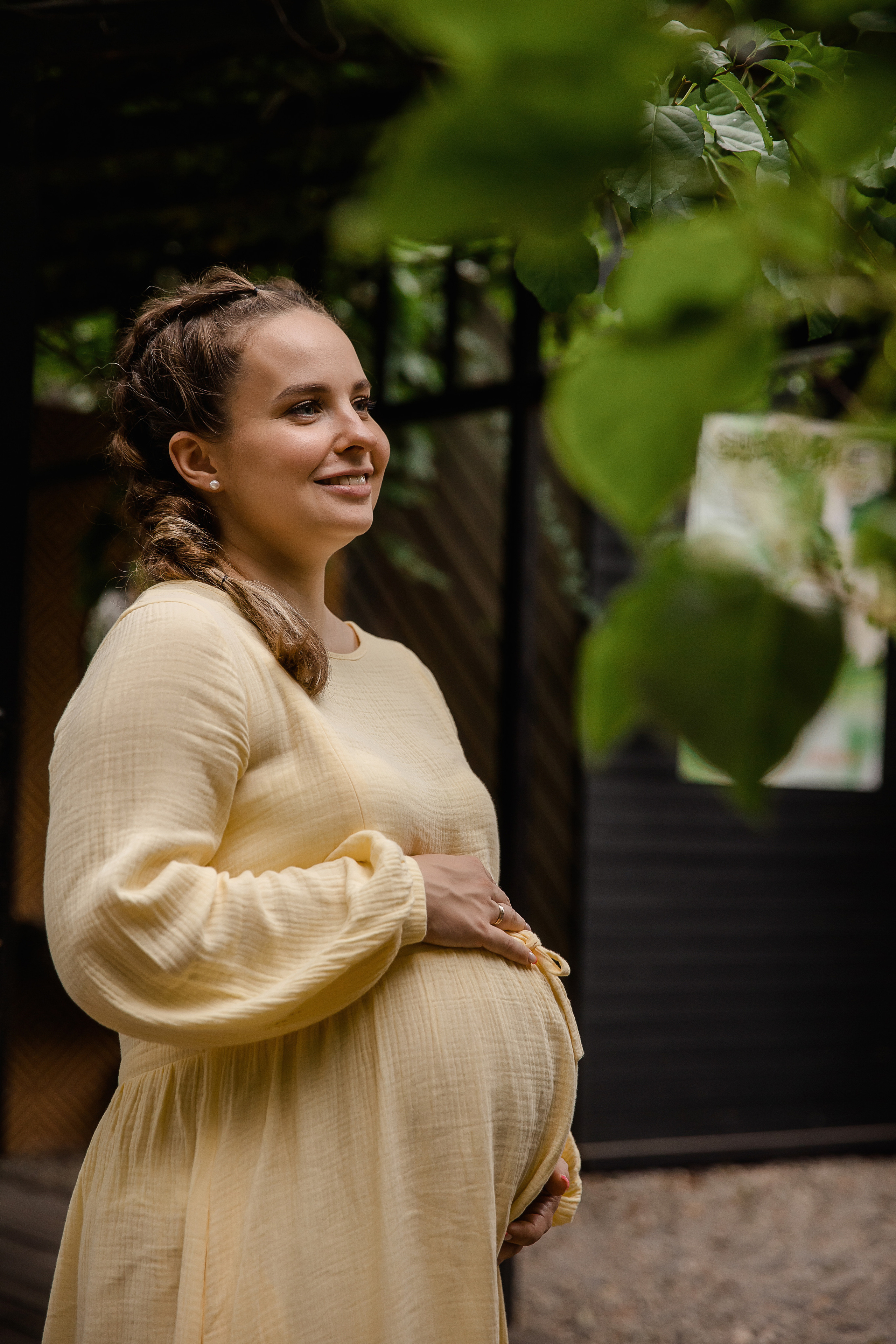 Аня и Миша в ожидании третьего малыша. Беременная фотосессия в центре Москвы. Семейный и детский фотограф в Москве Вера Ускова