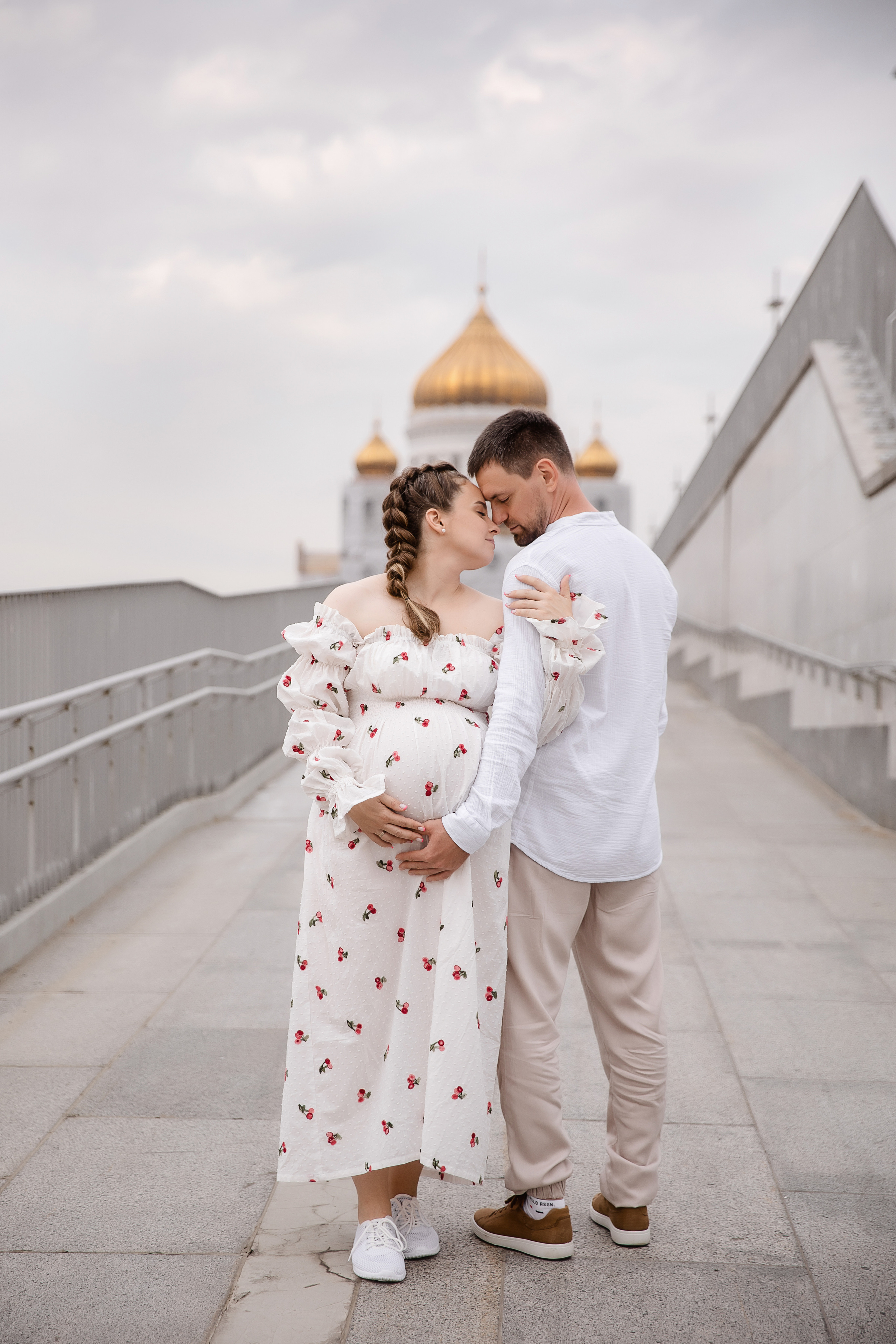 Аня и Миша в ожидании третьего малыша. Беременная фотосессия в центре Москвы. Семейный и детский фотограф в Москве Вера Ускова