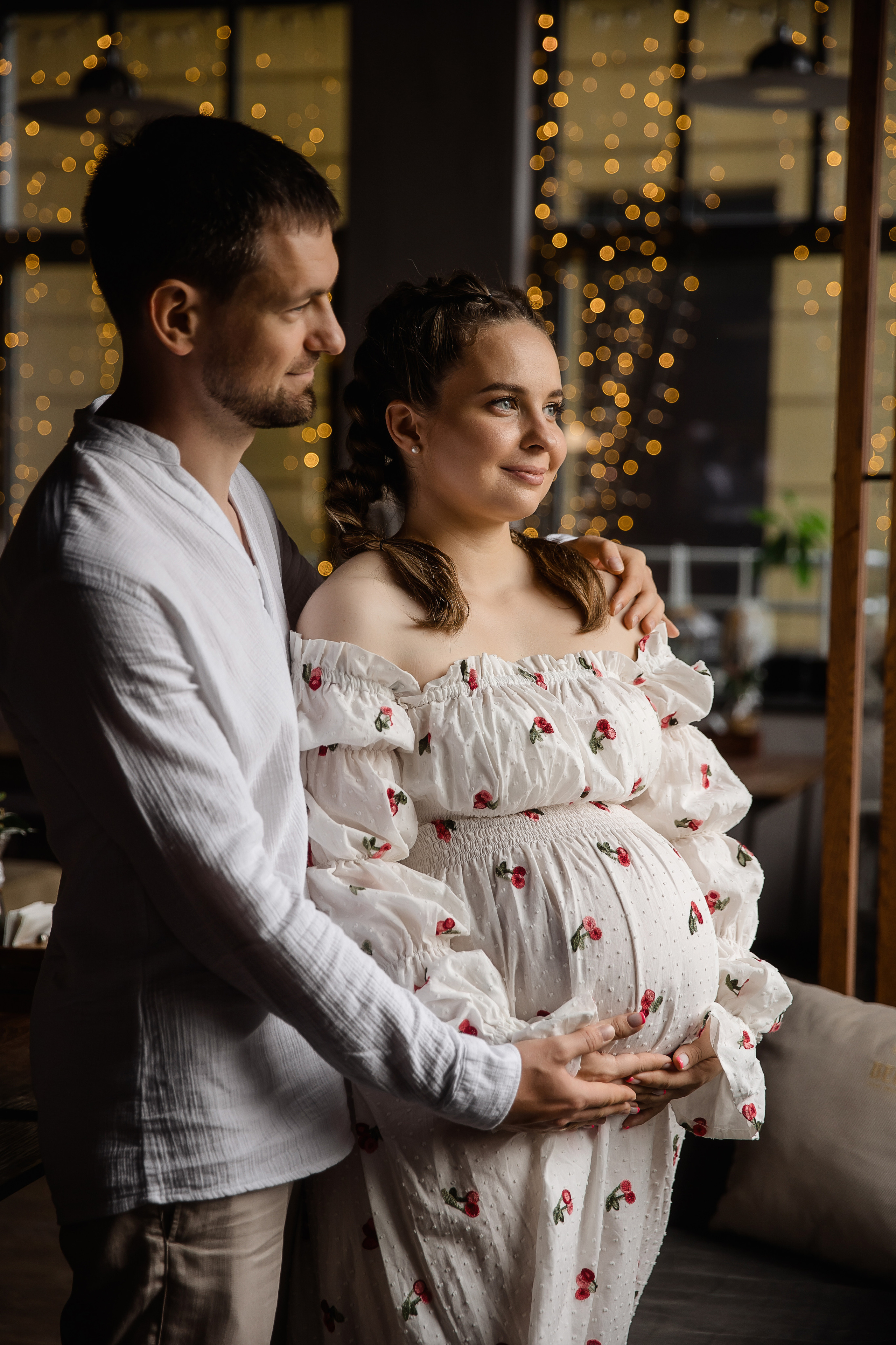 Аня и Миша в ожидании третьего малыша. Беременная фотосессия в центре Москвы. Семейный и детский фотограф в Москве Вера Ускова