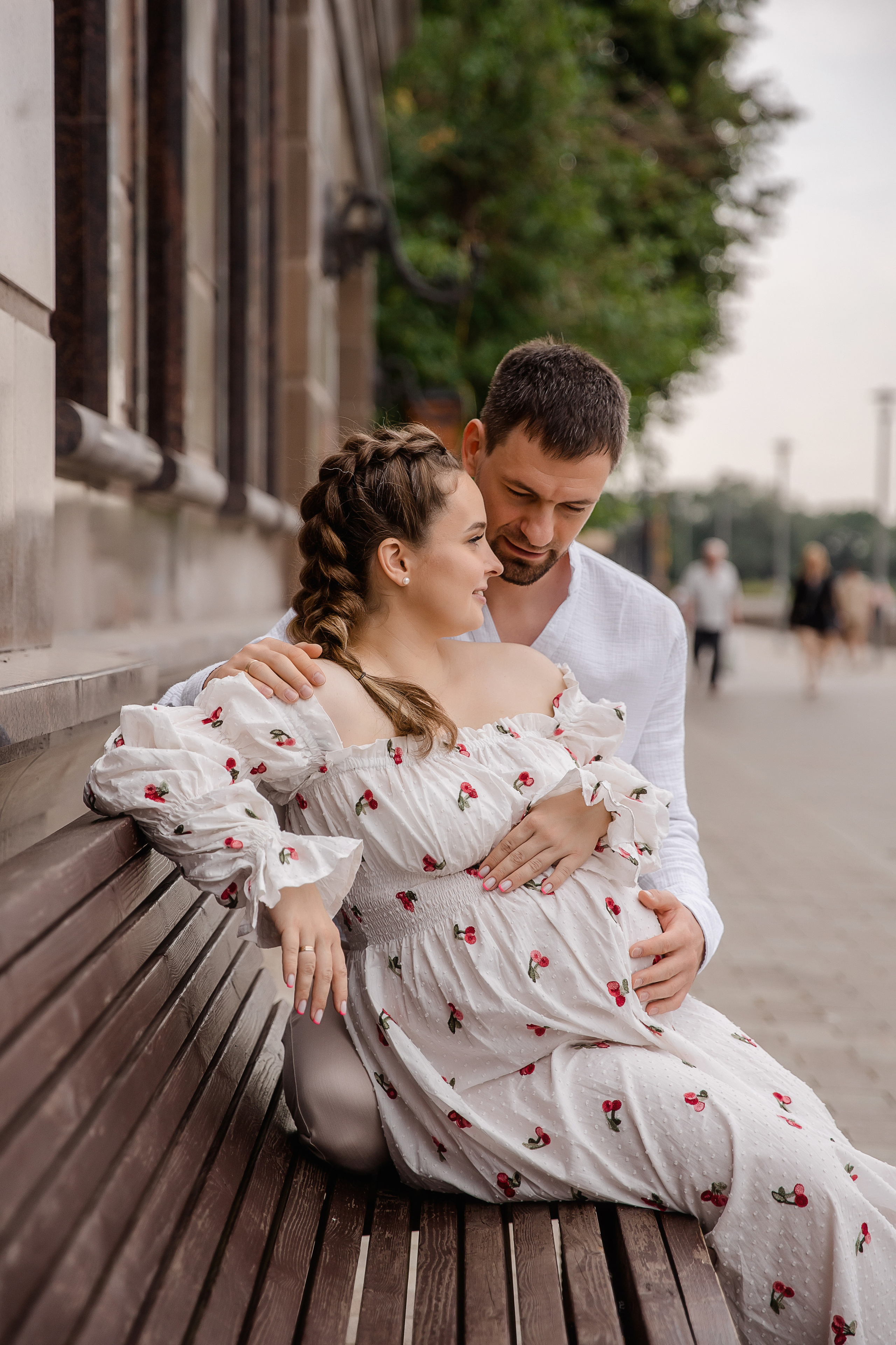 Аня и Миша в ожидании третьего малыша. Беременная фотосессия в центре Москвы. Семейный и детский фотограф в Москве Вера Ускова