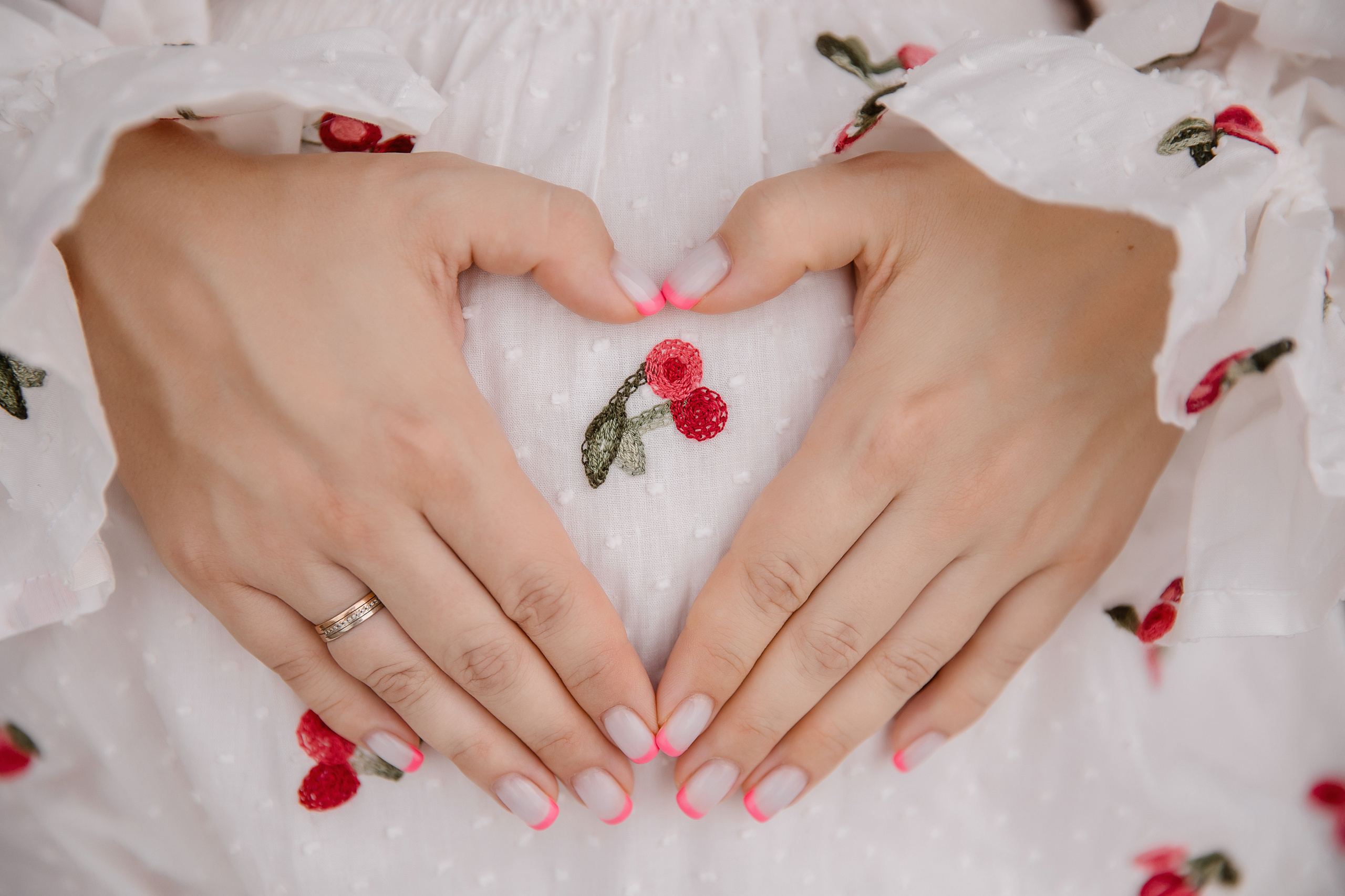 Аня и Миша в ожидании третьего малыша. Беременная фотосессия в центре Москвы. Семейный и детский фотограф в Москве Вера Ускова