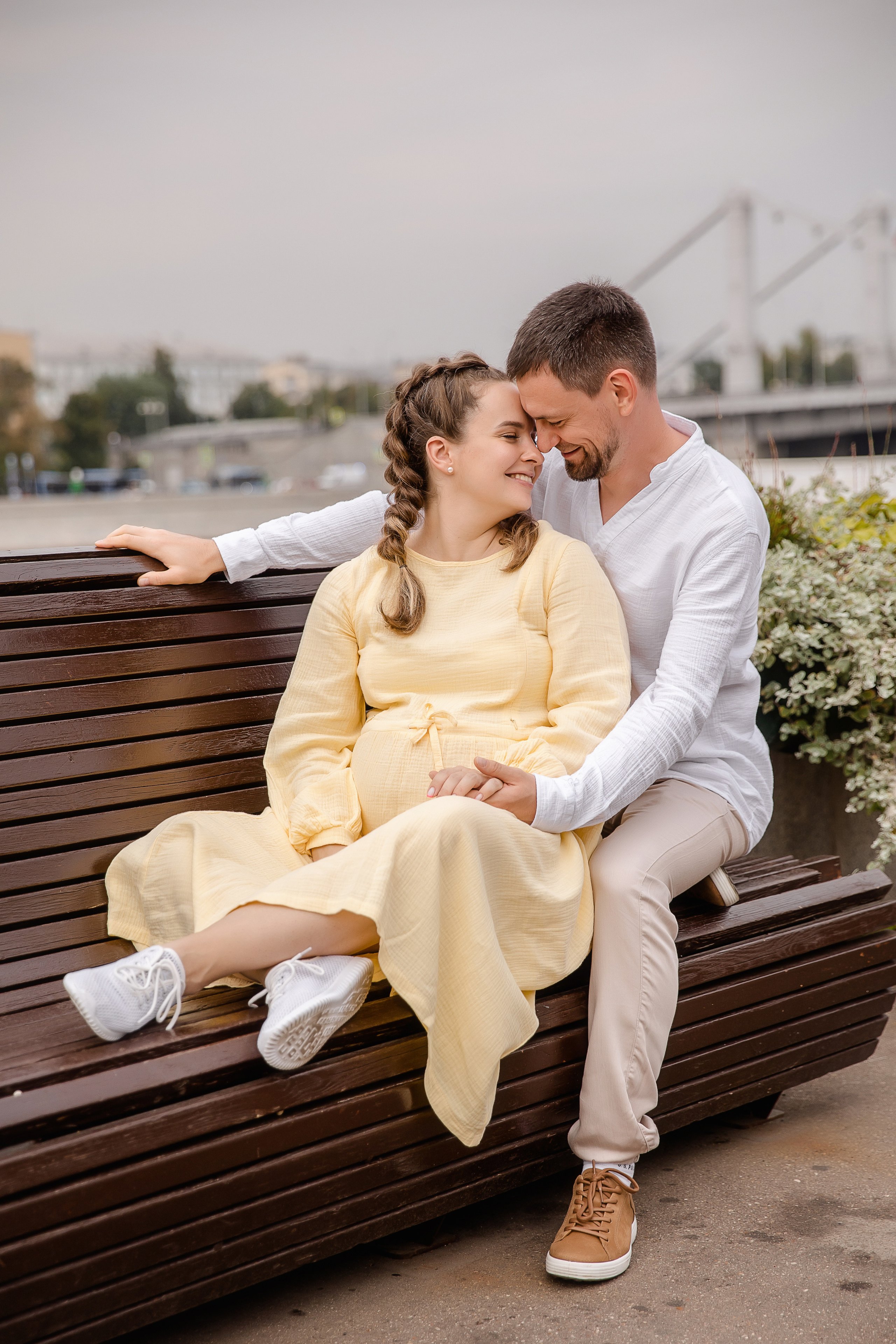 Аня и Миша в ожидании третьего малыша. Беременная фотосессия в центре Москвы. Семейный и детский фотограф в Москве Вера Ускова