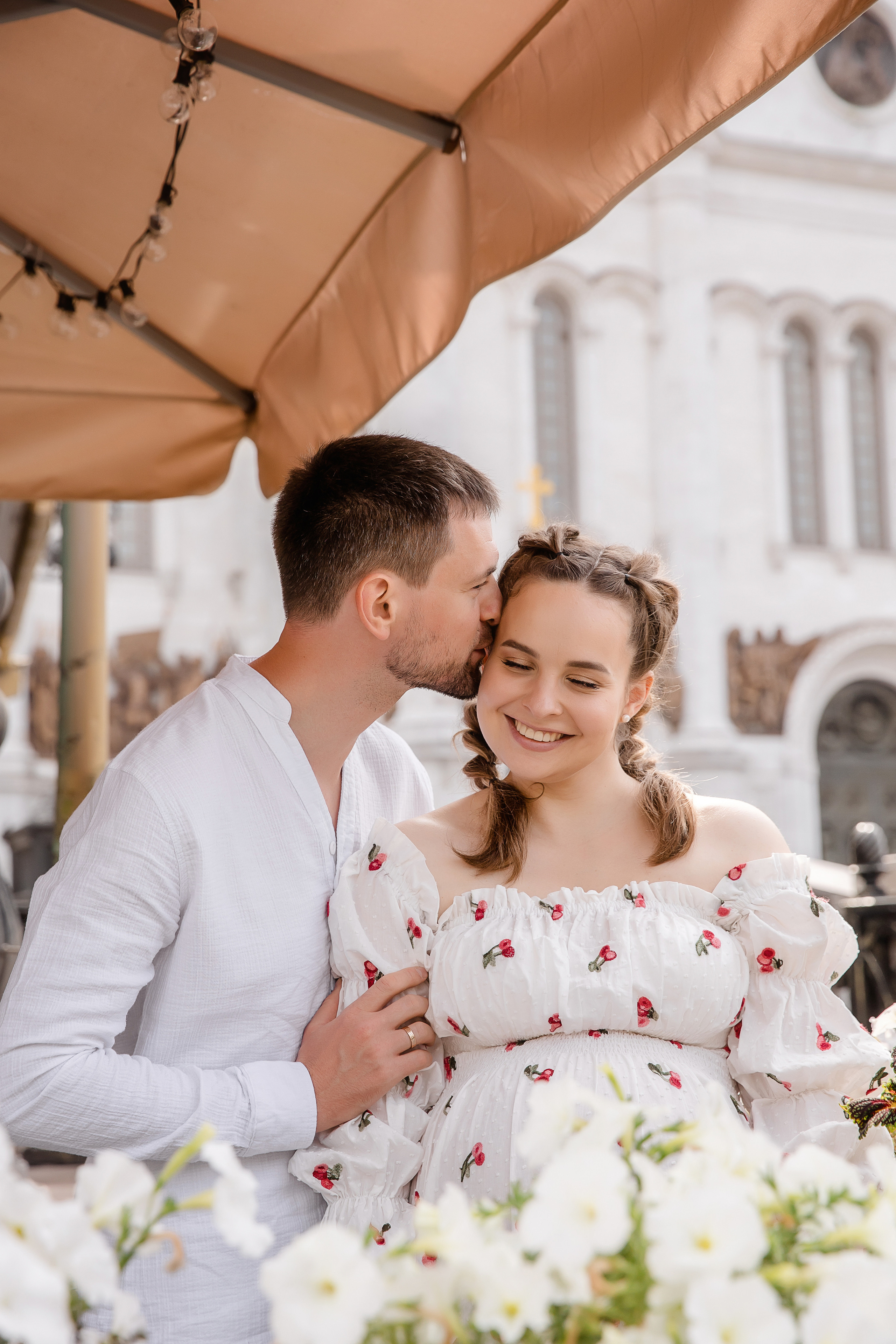 Аня и Миша в ожидании третьего малыша. Беременная фотосессия в центре Москвы. Семейный и детский фотограф в Москве Вера Ускова