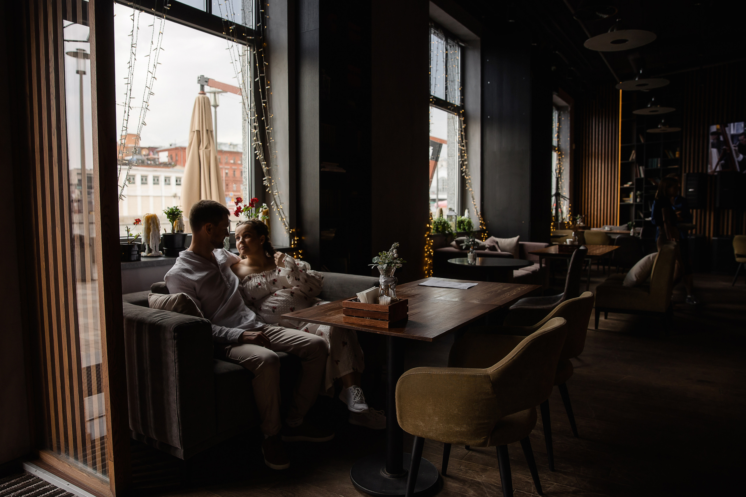 Аня и Миша в ожидании третьего малыша. Беременная фотосессия в центре Москвы. Семейный и детский фотограф в Москве Вера Ускова