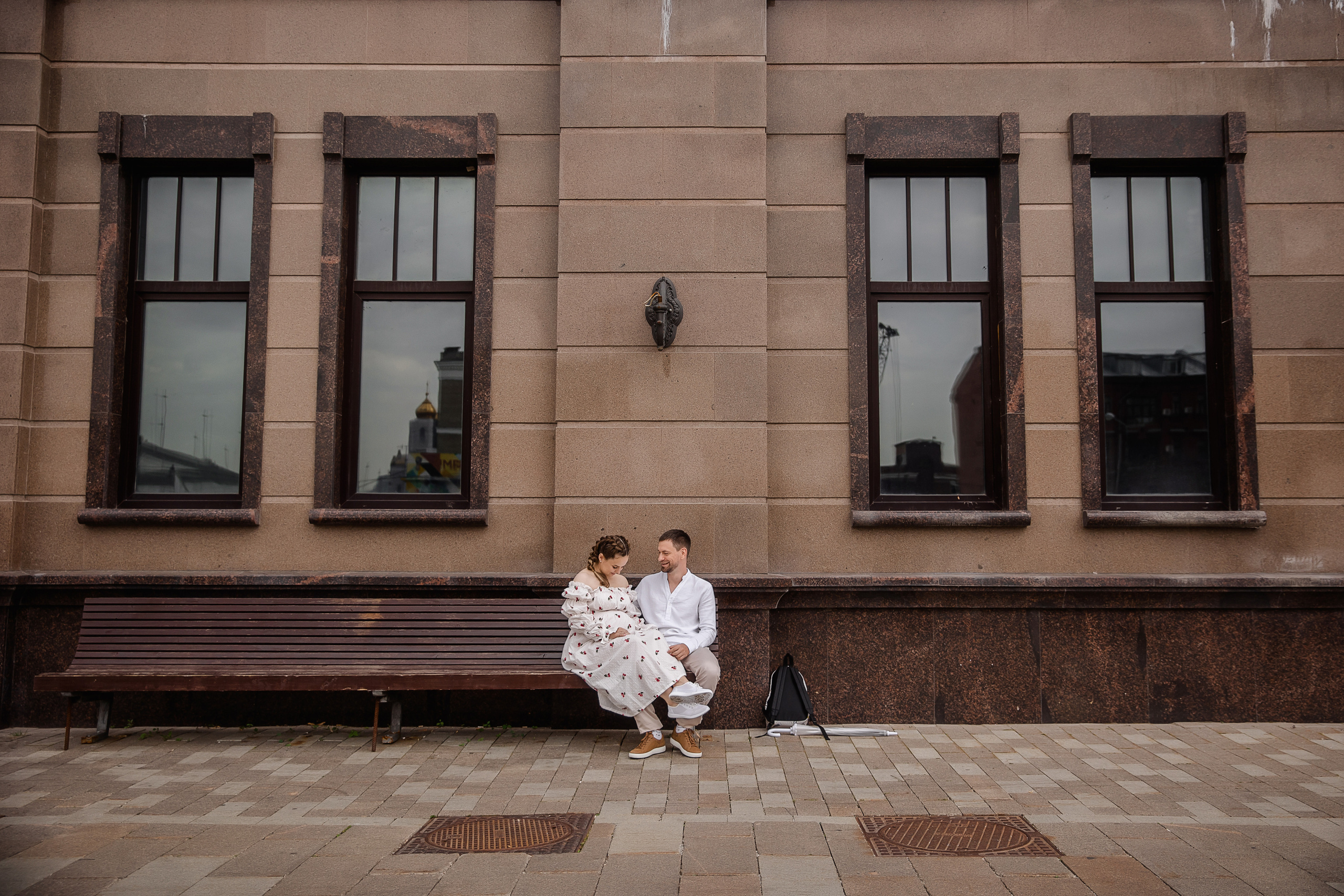 Аня и Миша в ожидании третьего малыша. Беременная фотосессия в центре Москвы. Семейный и детский фотограф в Москве Вера Ускова