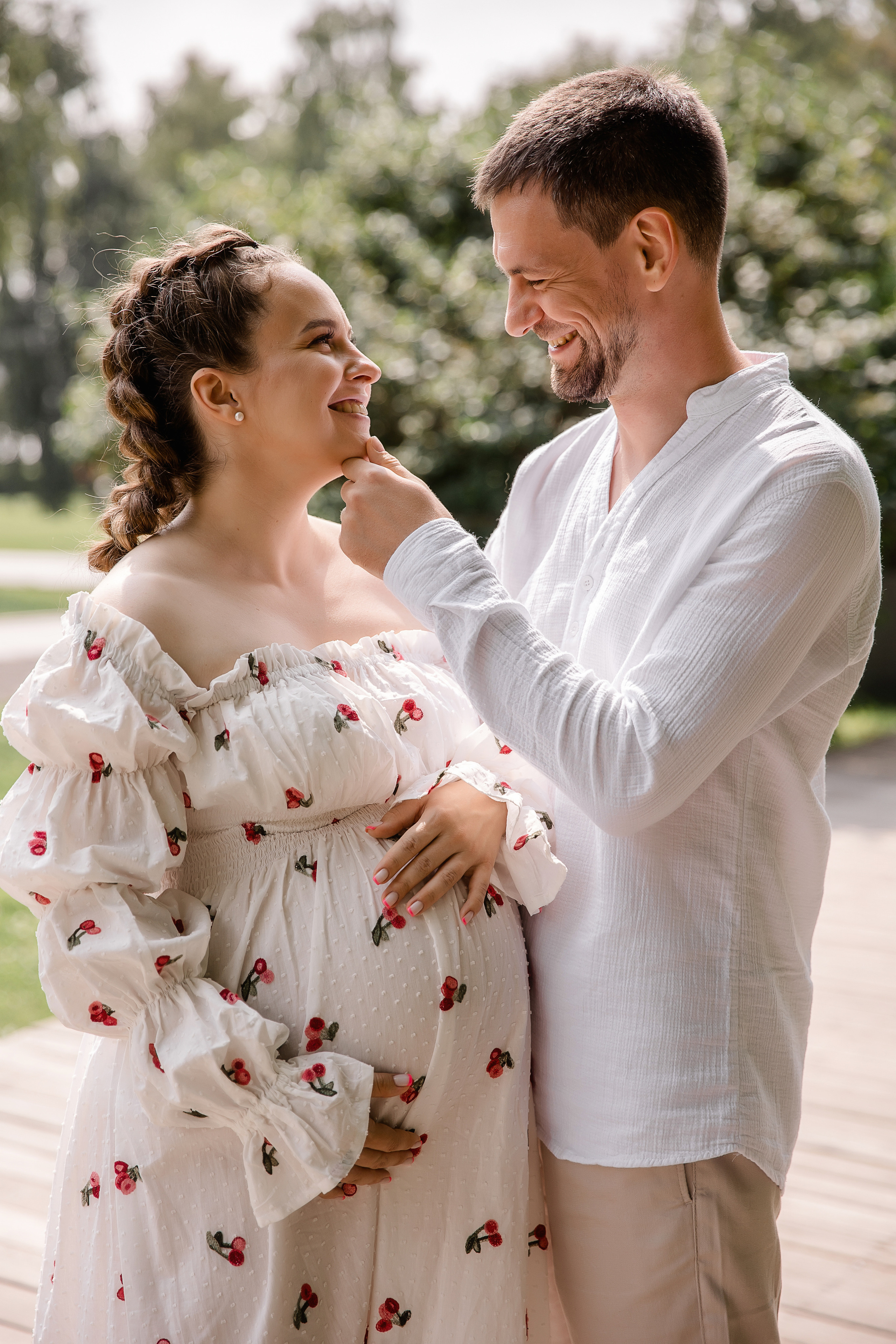 Аня и Миша в ожидании третьего малыша. Беременная фотосессия в центре Москвы. Семейный и детский фотограф в Москве Вера Ускова
