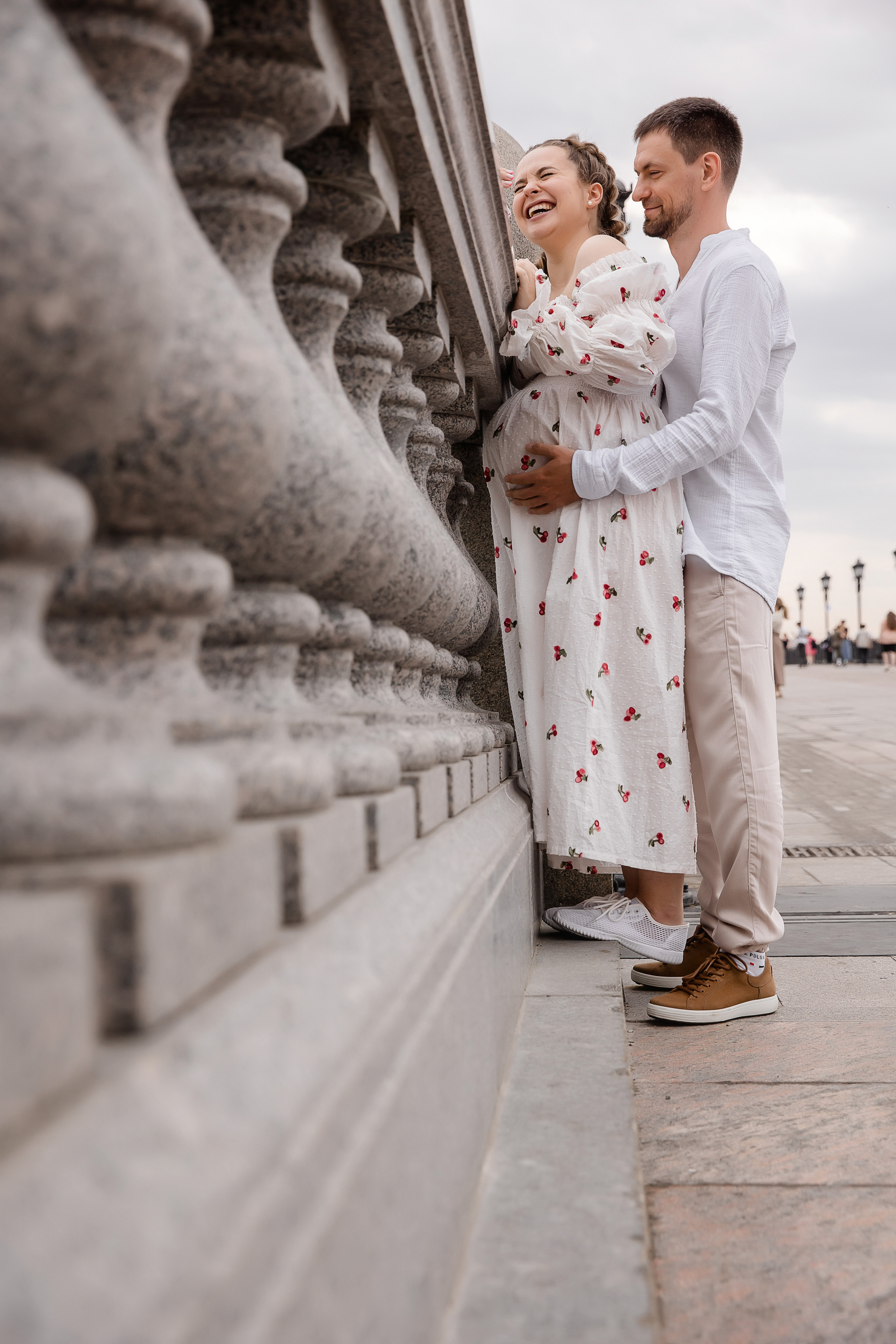 Аня и Миша в ожидании третьего малыша. Беременная фотосессия в центре Москвы. Семейный и детский фотограф в Москве Вера Ускова