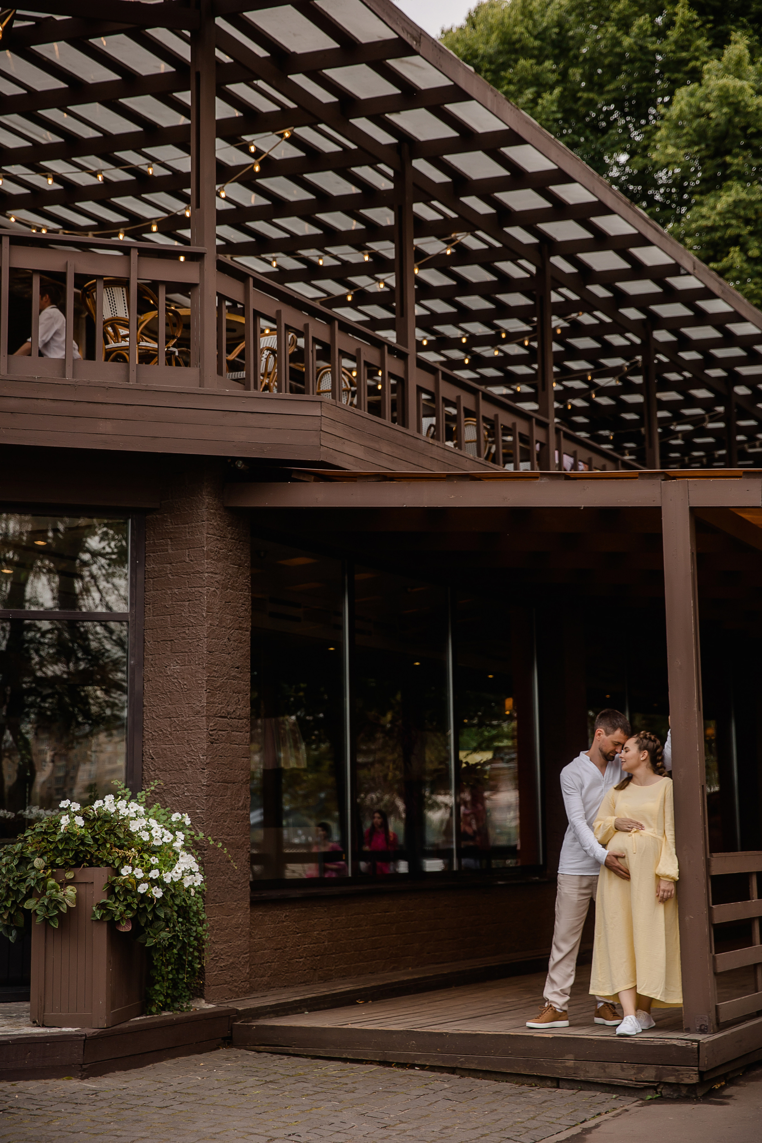 Аня и Миша в ожидании третьего малыша. Беременная фотосессия в центре Москвы. Семейный и детский фотограф в Москве Вера Ускова