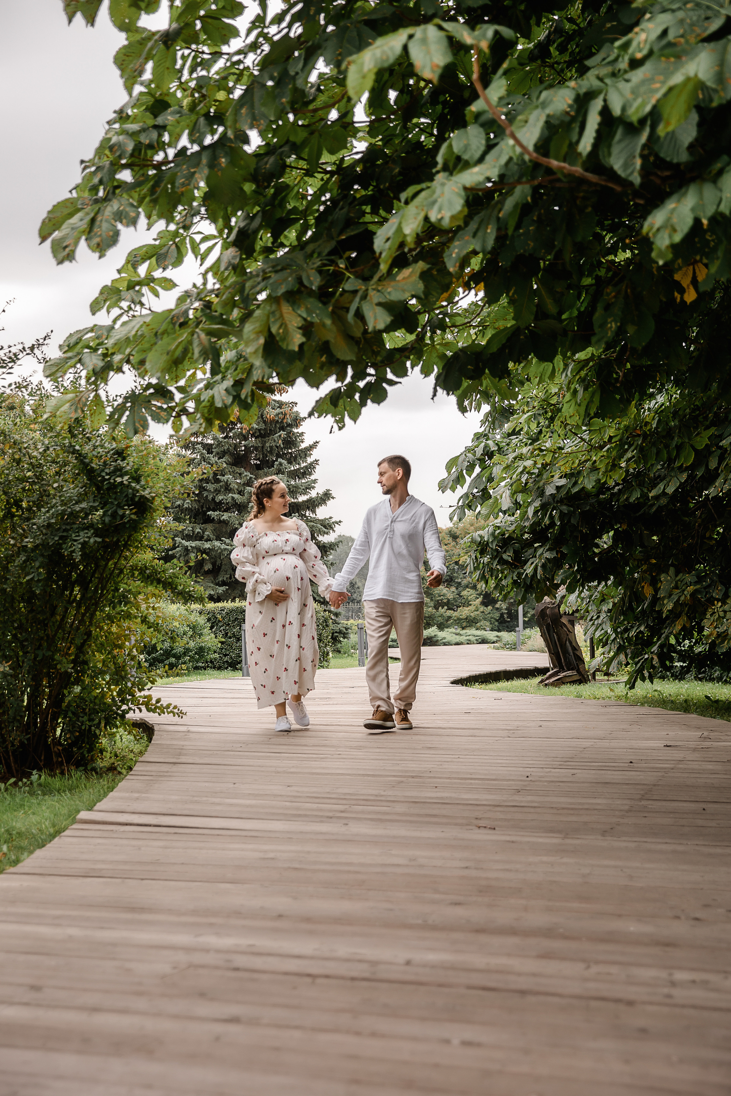 Аня и Миша в ожидании третьего малыша. Беременная фотосессия в центре Москвы. Семейный и детский фотограф в Москве Вера Ускова