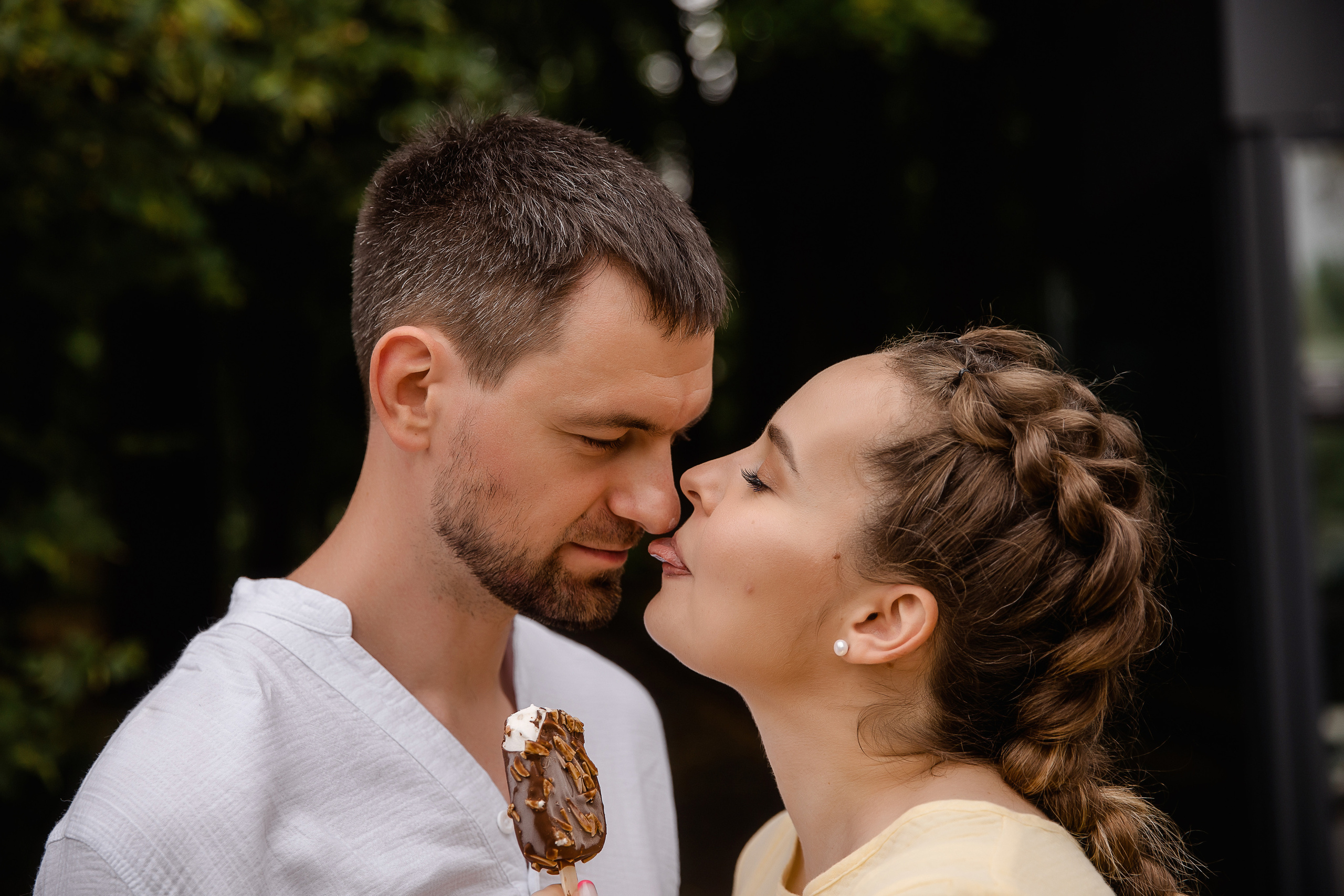 Аня и Миша в ожидании третьего малыша. Беременная фотосессия в центре Москвы. Семейный и детский фотограф в Москве Вера Ускова