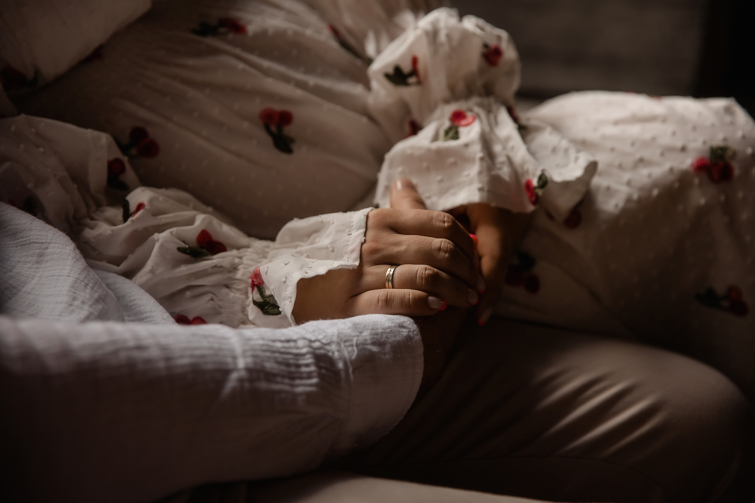 Аня и Миша в ожидании третьего малыша. Беременная фотосессия в центре Москвы. Семейный и детский фотограф в Москве Вера Ускова