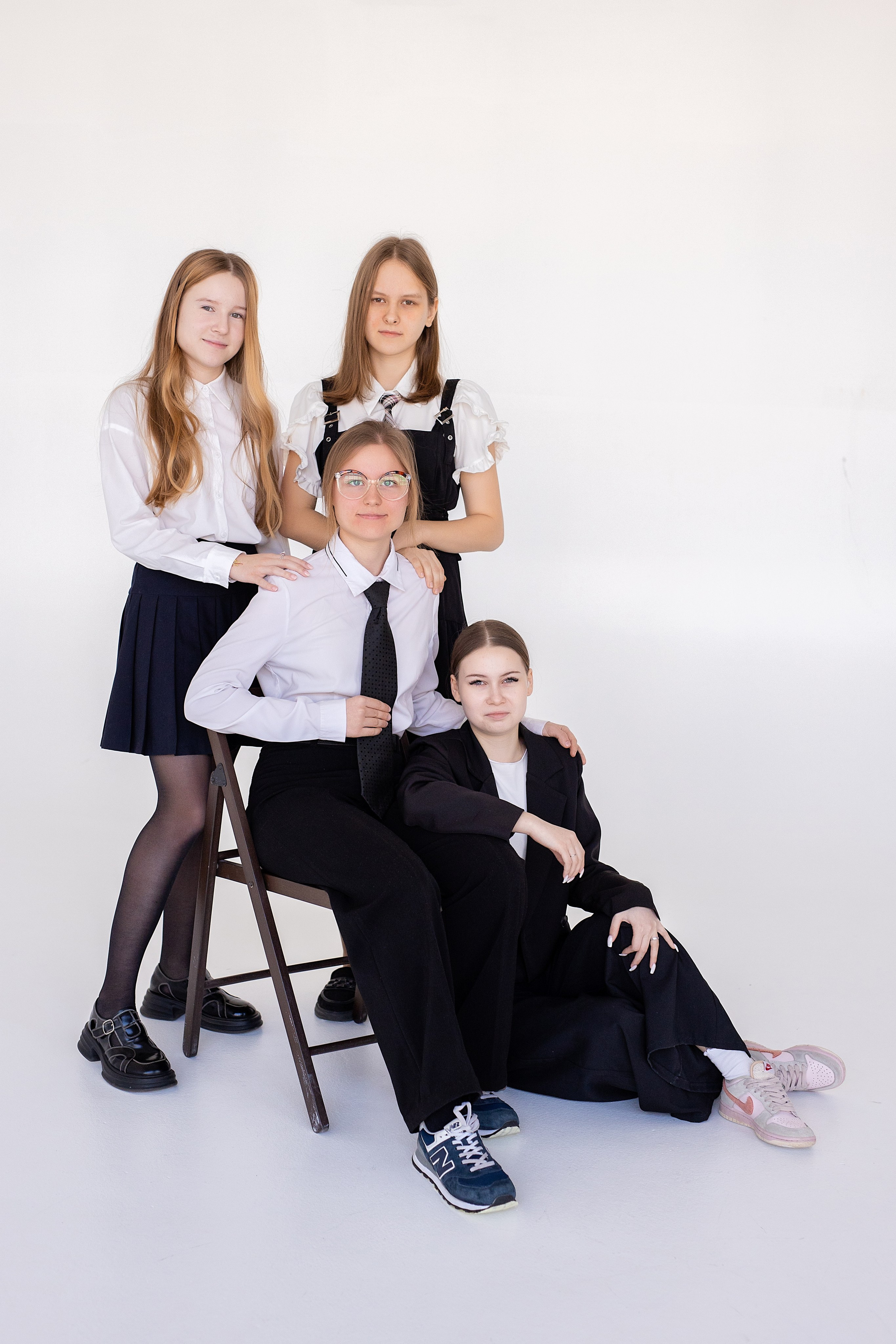 67 школа, 9б класс. Стильный выпускной альбом Владивосток фотограф Вероника Мигачева