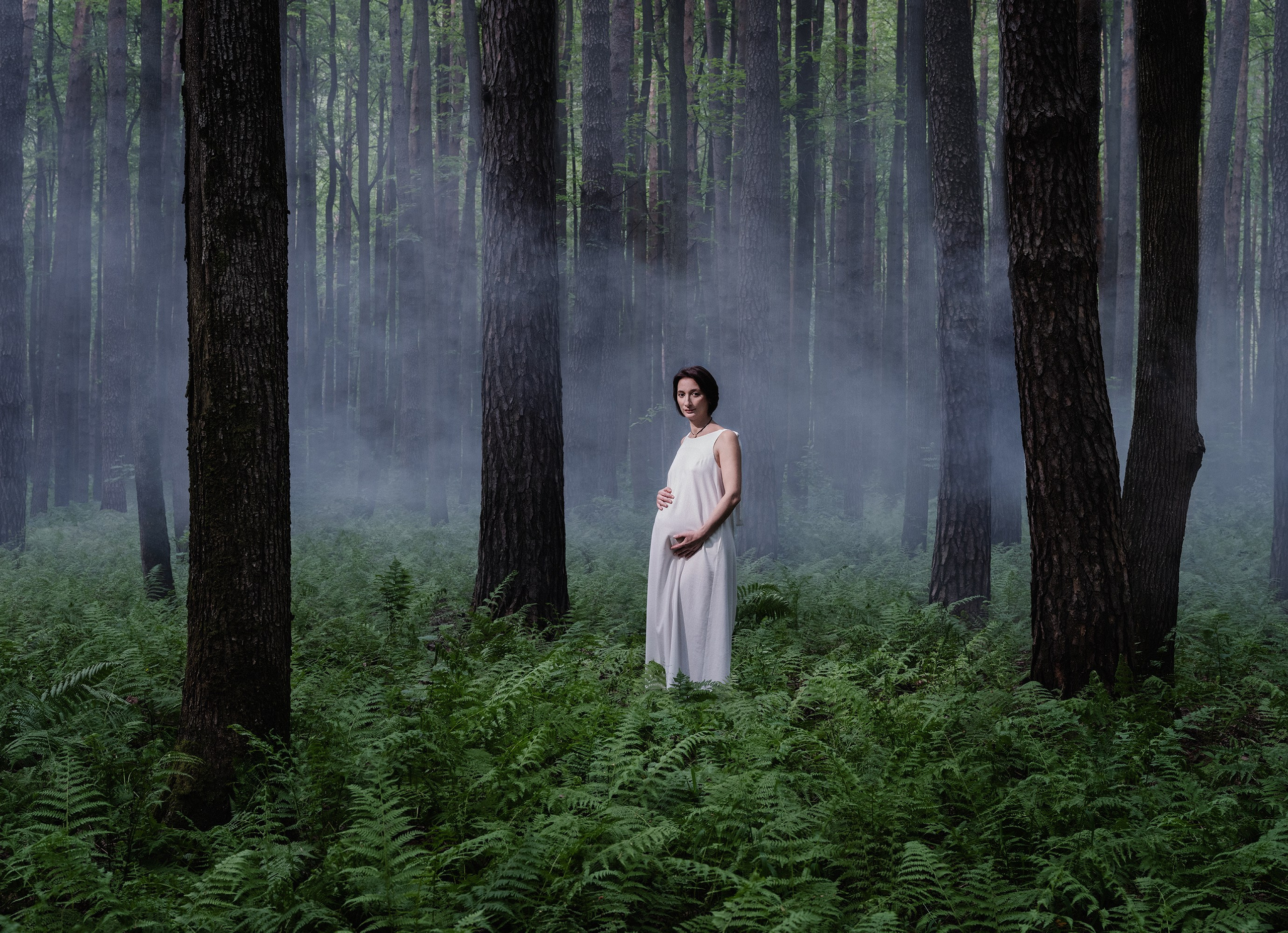 Фотография беременной женщины в утреннем лесу. Фотограф: Андрей Троицкий